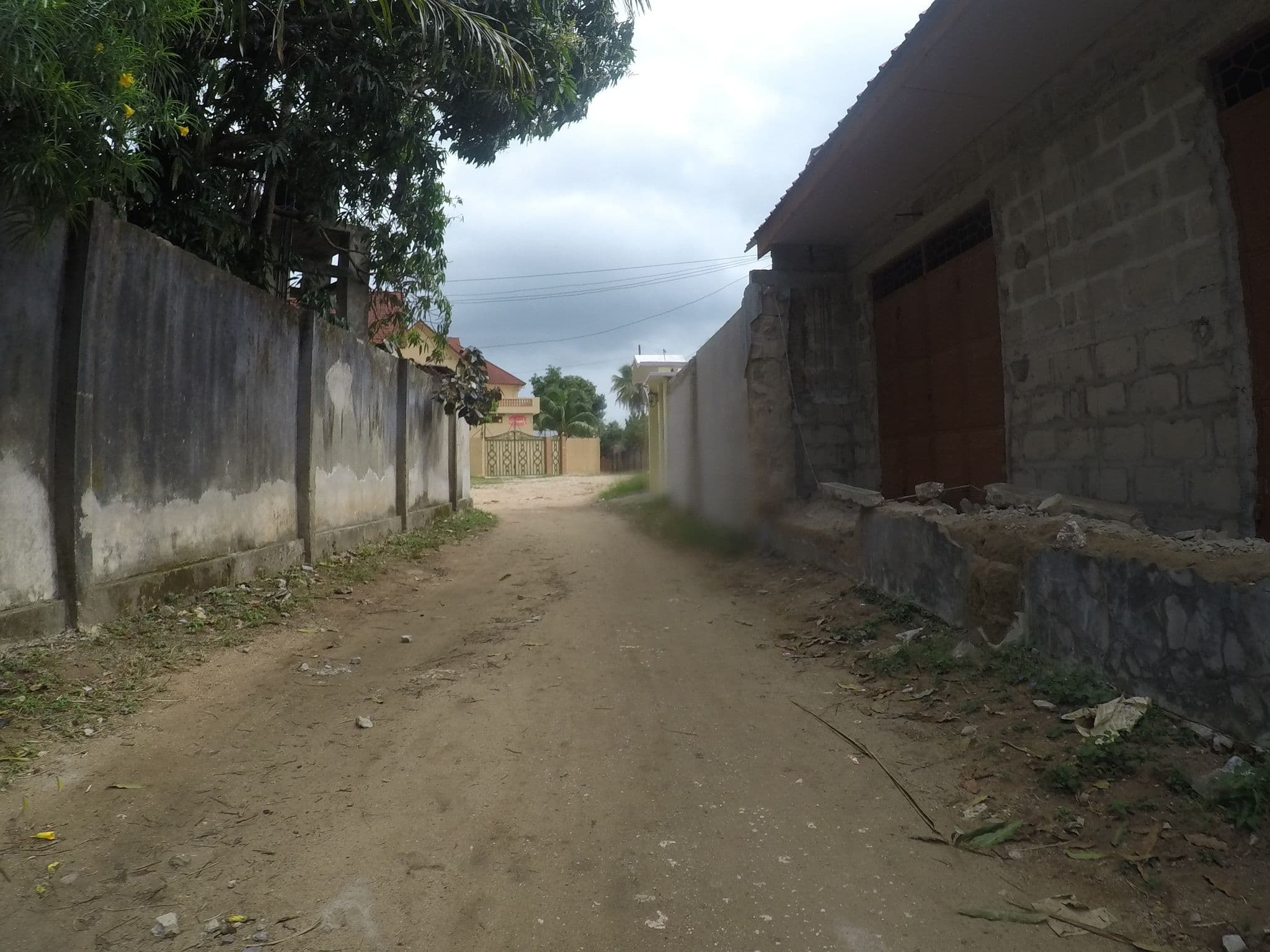 Street view near Mnazinisky.bnb, Zanzibar — © chrisbeddow (CC BY-SA · Mapillary)