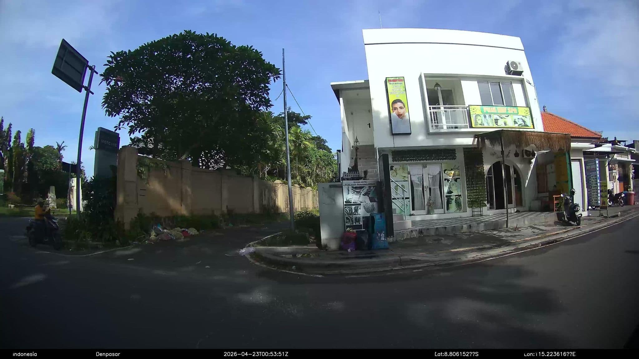 Street view near Mercure hotel, Nusa Dua — © Kaart---360 (CC BY-SA · Mapillary)