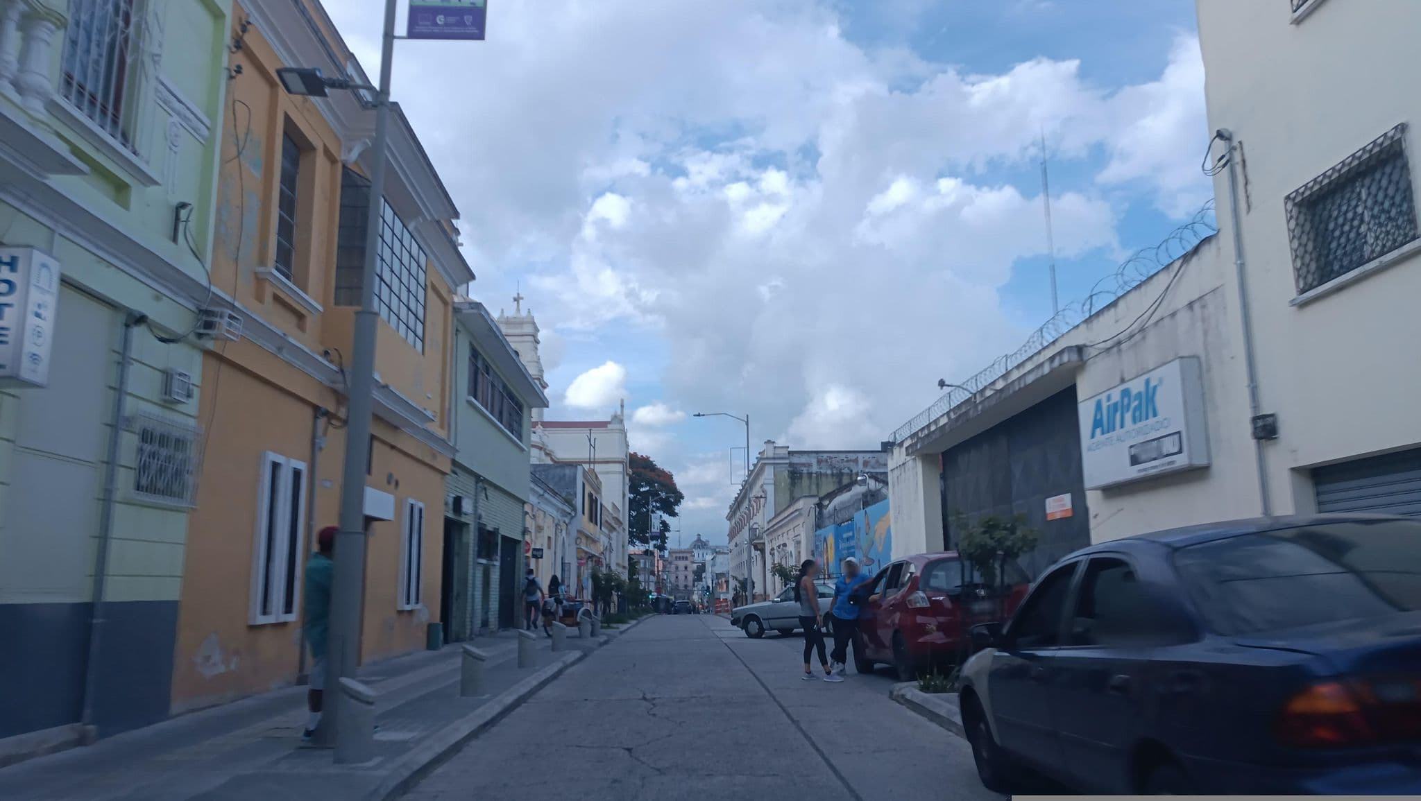 Street view near Hotel Posada del Centro, Guatemala City — © josuepillajo (CC BY-SA · Mapillary)