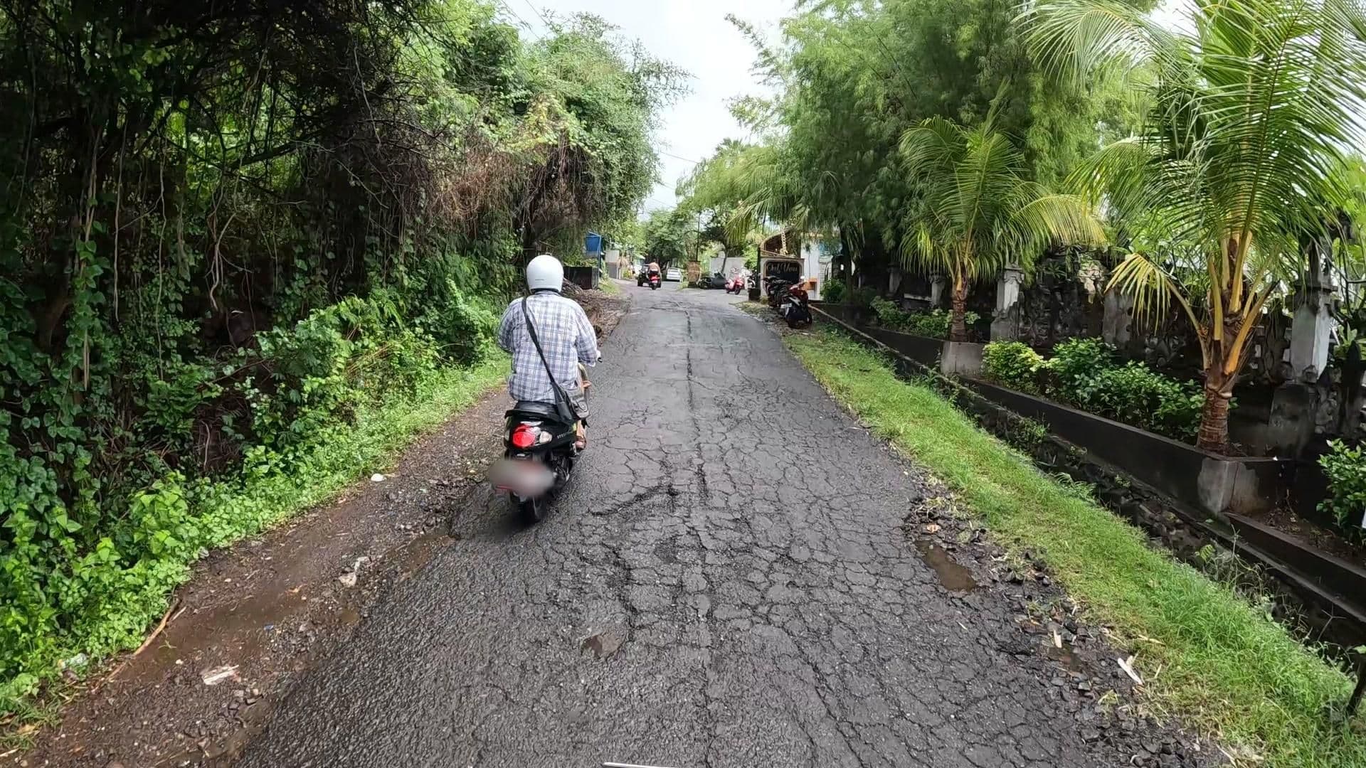 Street view near Anugerah Villas, Amlapura