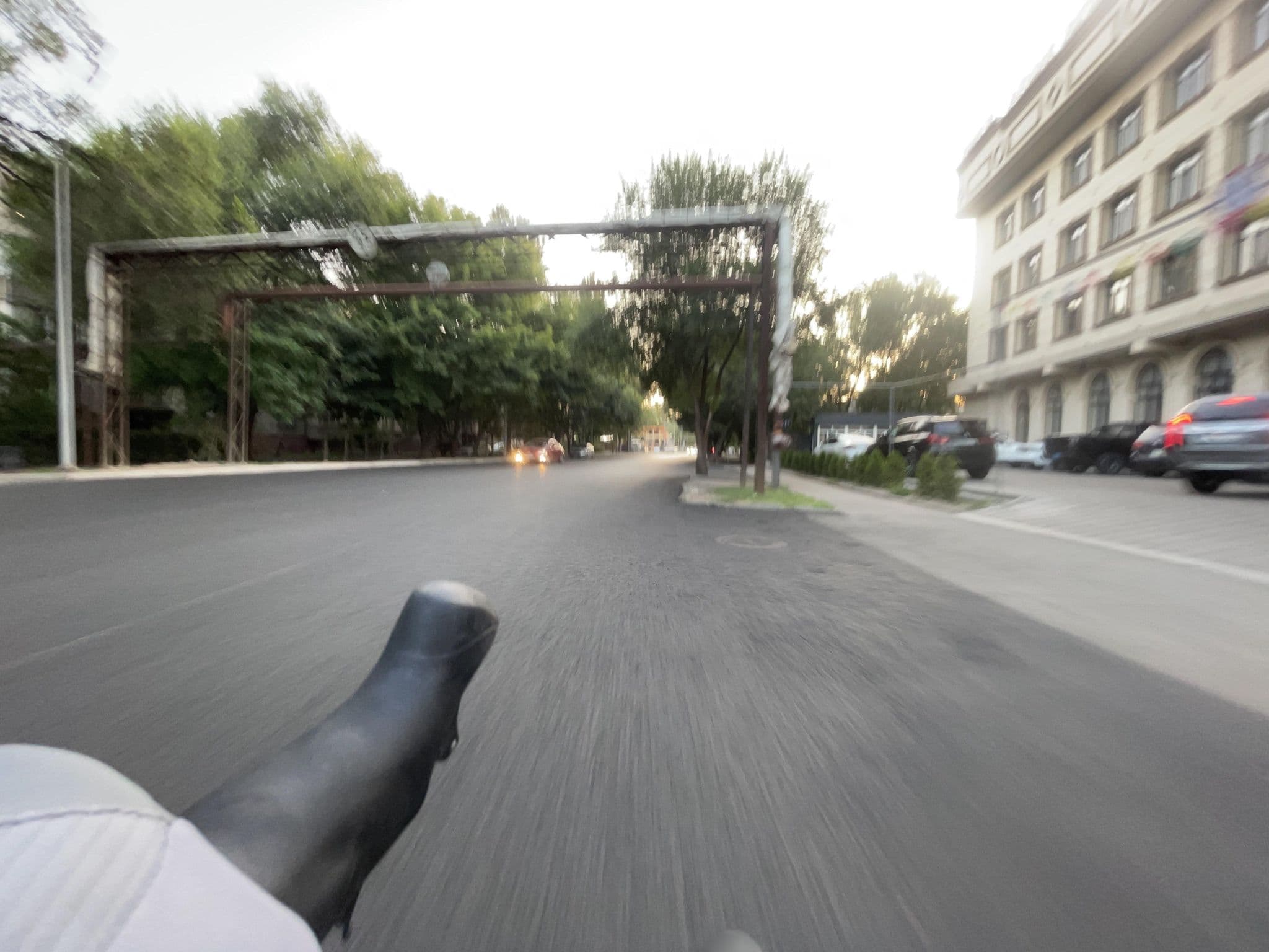 Street view near Khan plaza hotel, Almaty — © ruslan_fat (CC BY-SA · Mapillary)