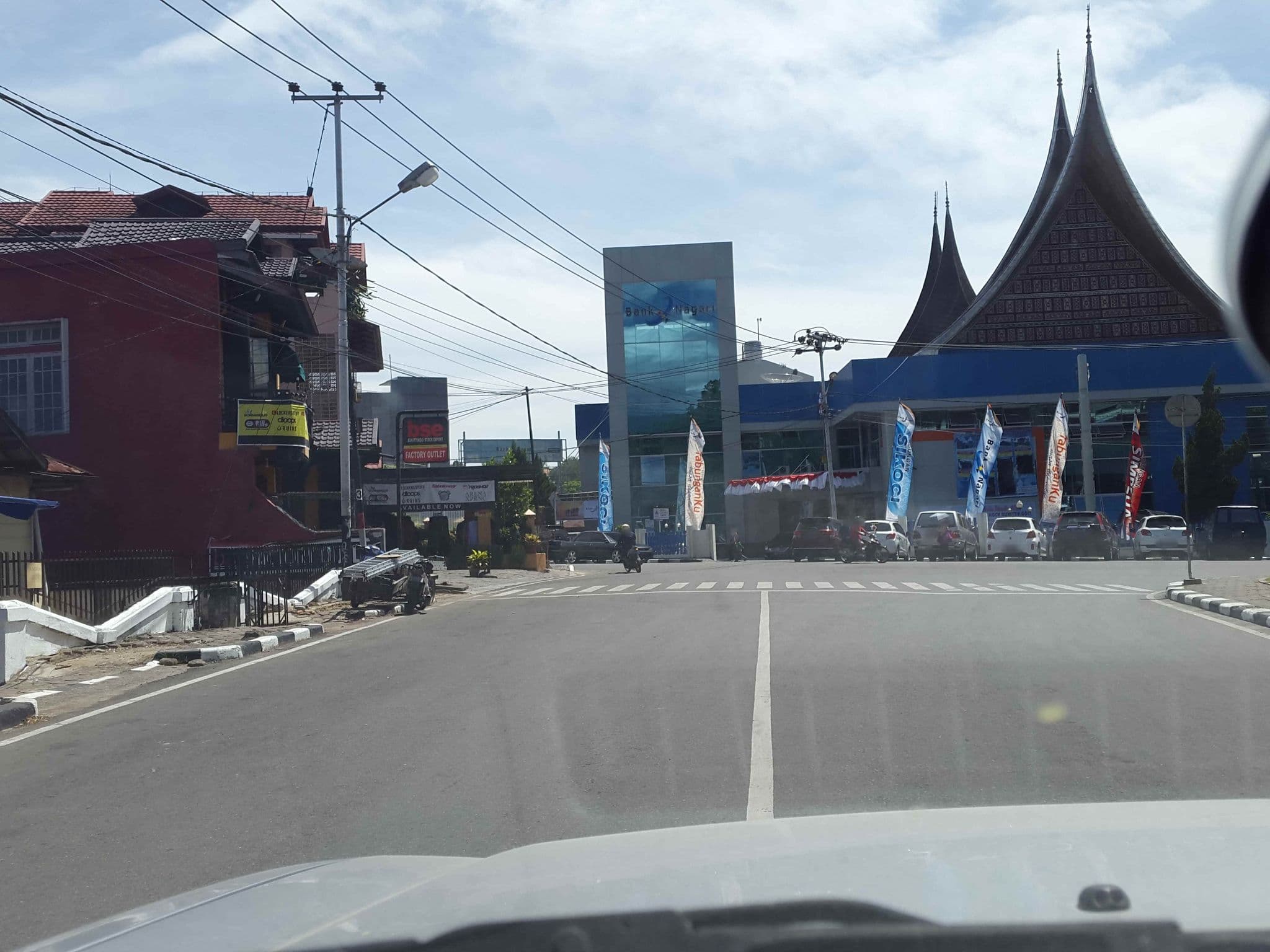 Street view near The Hills Bukittinggi Hotel & Convention, Bukittinggi — © roadroid (CC BY-SA · Mapillary)