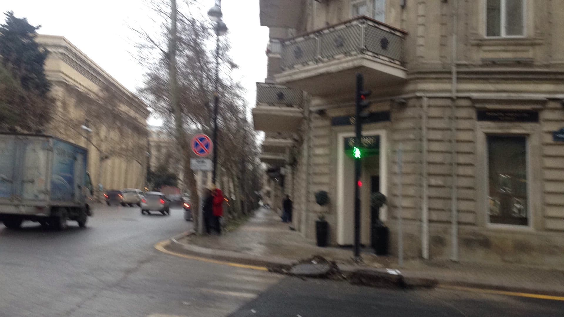 Street view near Sahil Bay Hostel, Baku — © geomapper69 (CC BY-SA · Mapillary)