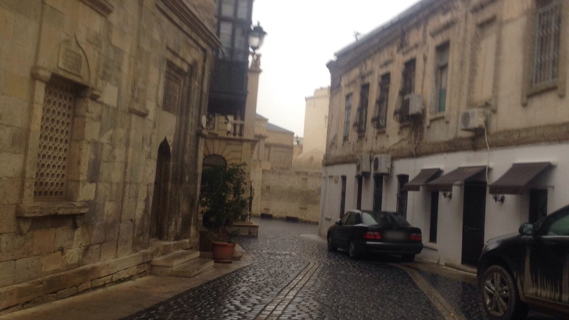 Street view near Meridian Hotel Baku, Badamdar — © geomapper69 (CC BY-SA · Mapillary)