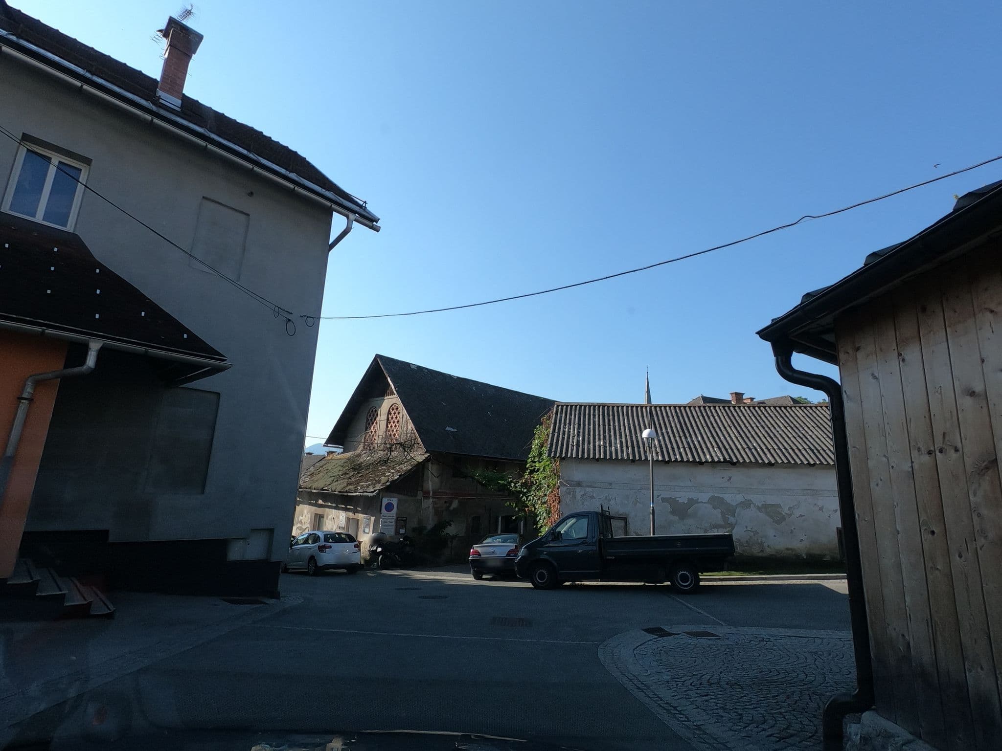 Street view near Bled Hostel, Bled — © richlv (CC BY-SA · Mapillary)
