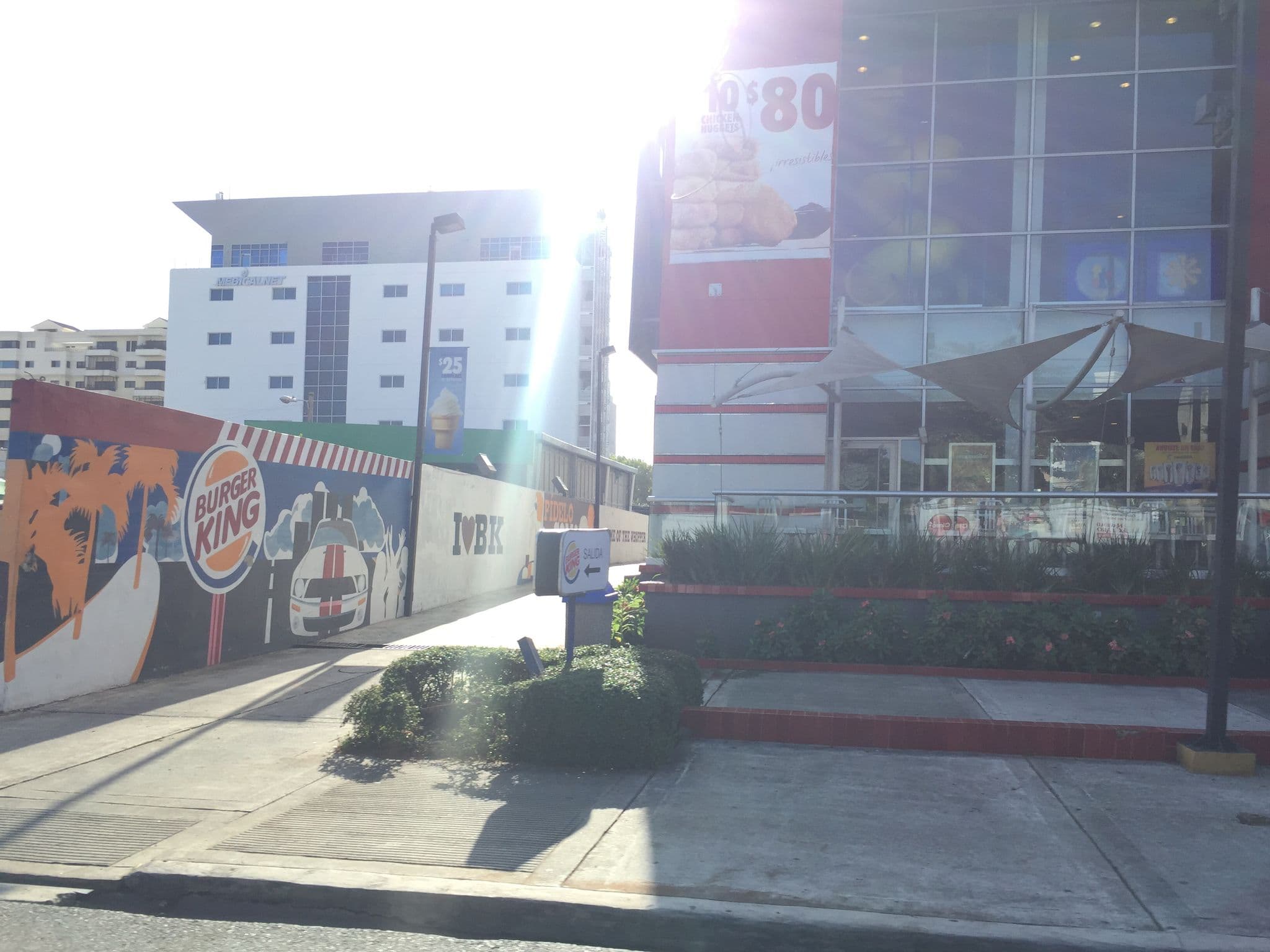 Street view near Santo Domingo Marriott Hotel Piantini, La Julia — © mapeadora (CC BY-SA · Mapillary)