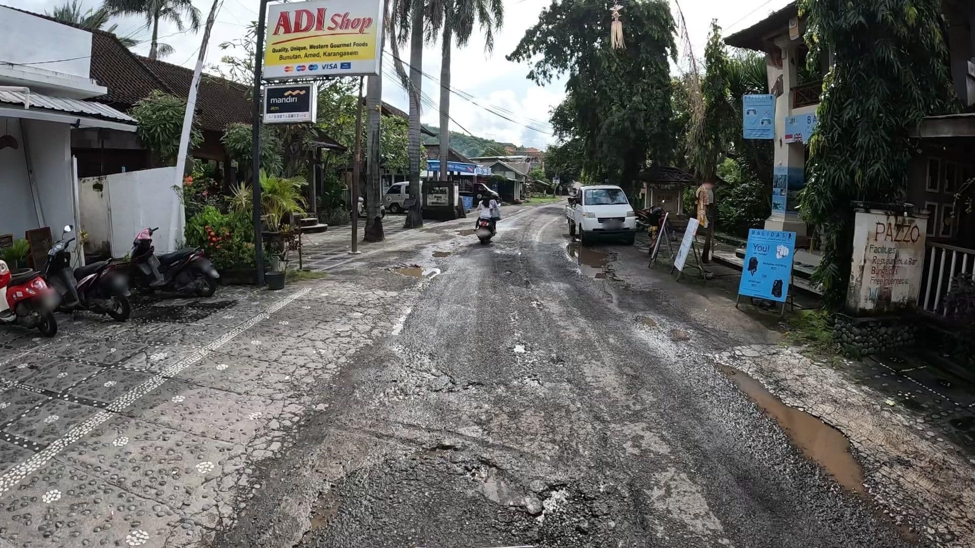 Street view near Alami, Amlapura