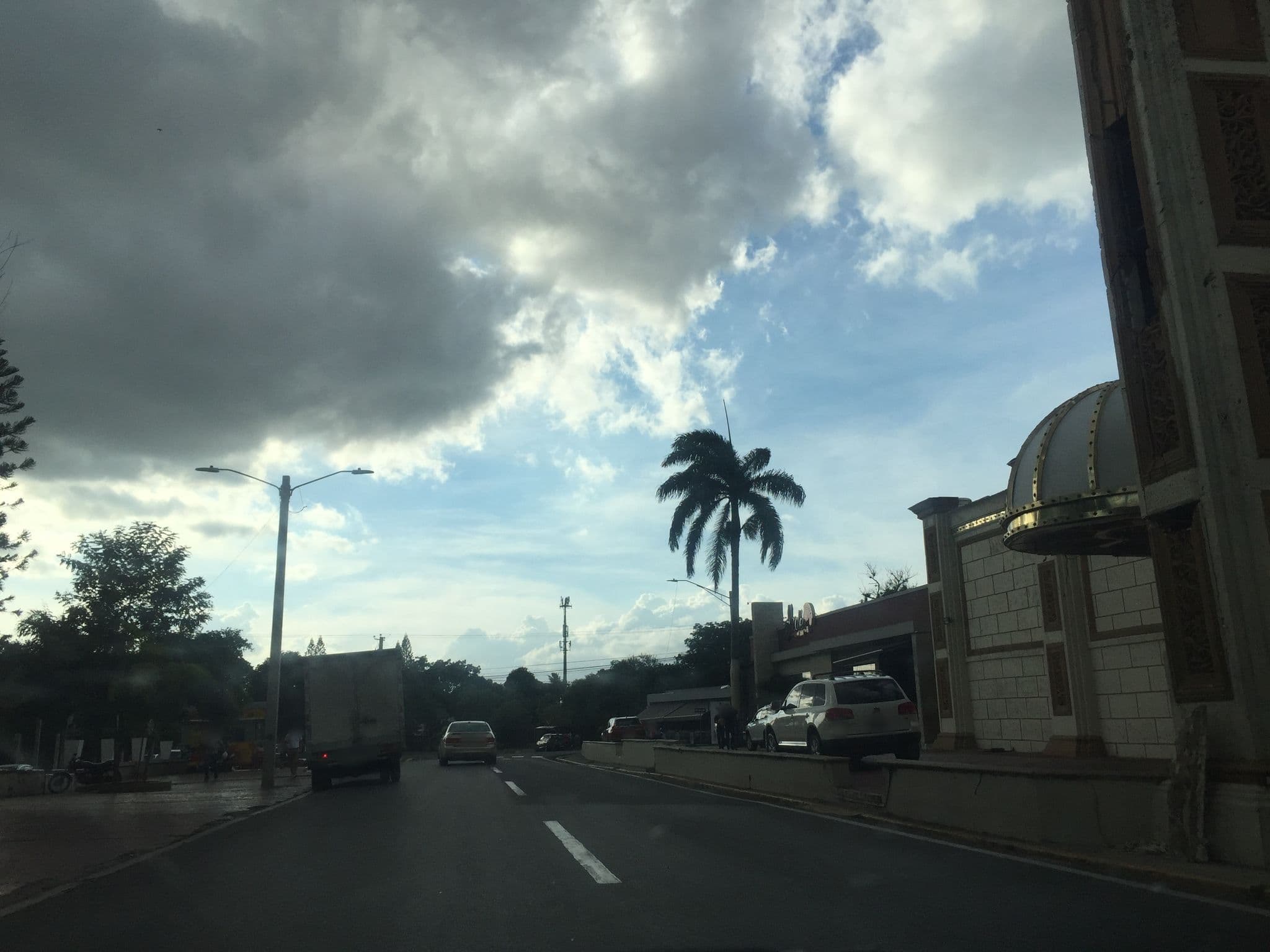 Street view near Matum Hotel & Casino, Santiago de los Caballeros — © mapeosantiago (CC BY-SA · Mapillary)