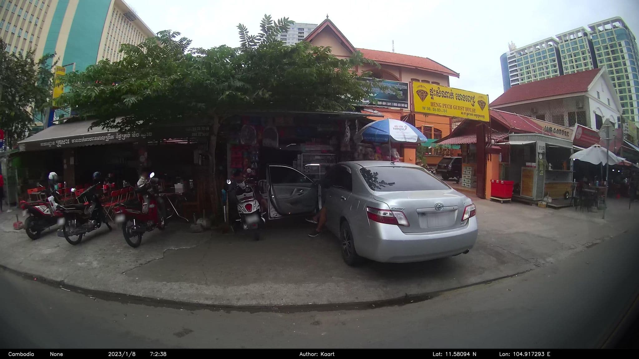 Street view near Heng Pech Guest House, Tœ̆k L’ák — © kaart_2 (CC BY-SA · Mapillary)