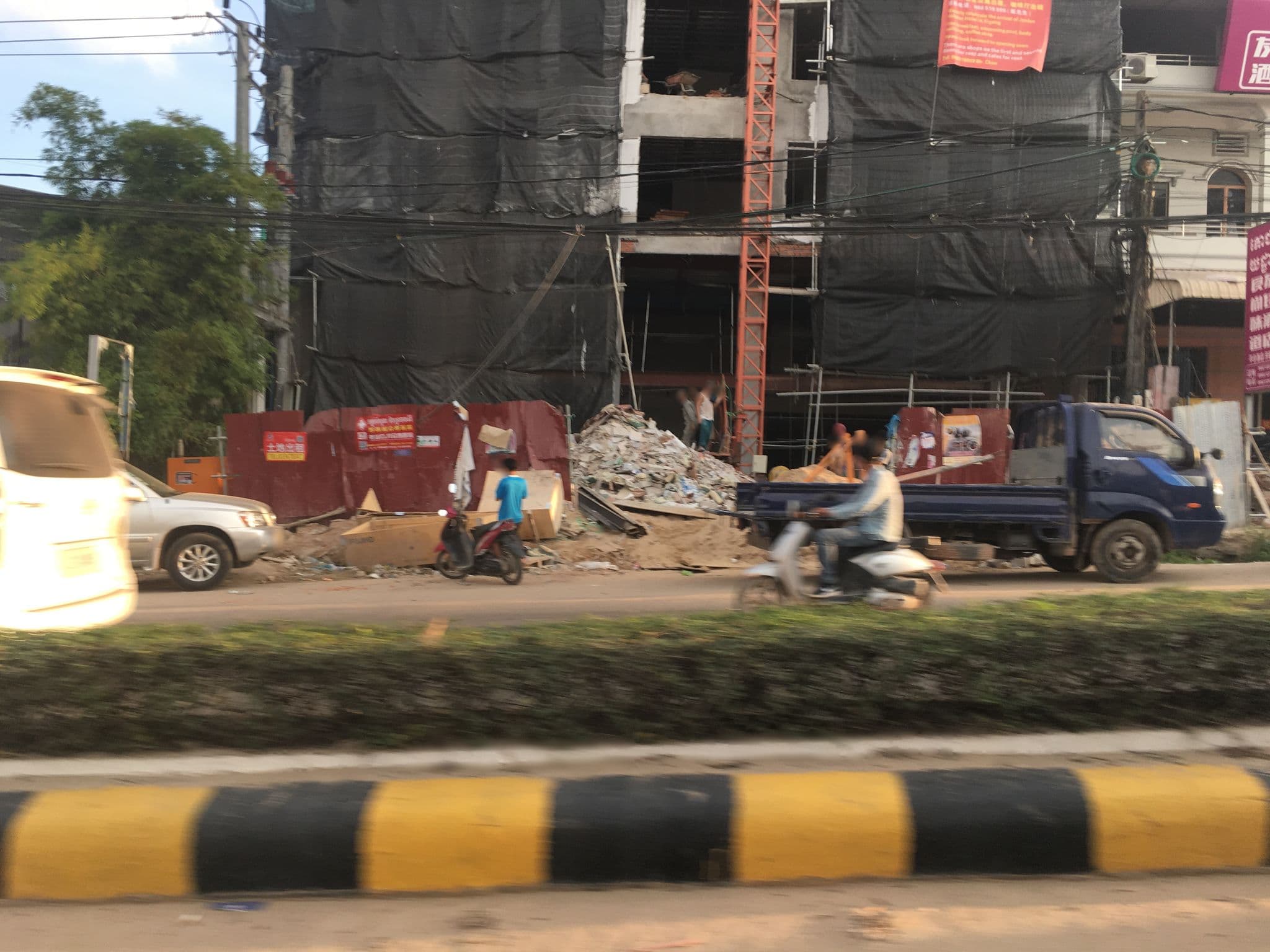 Street view near 君澜酒店JUNLAN HOTEL, Sihanoukville — © rjrrjr3 (CC BY-SA · Mapillary)