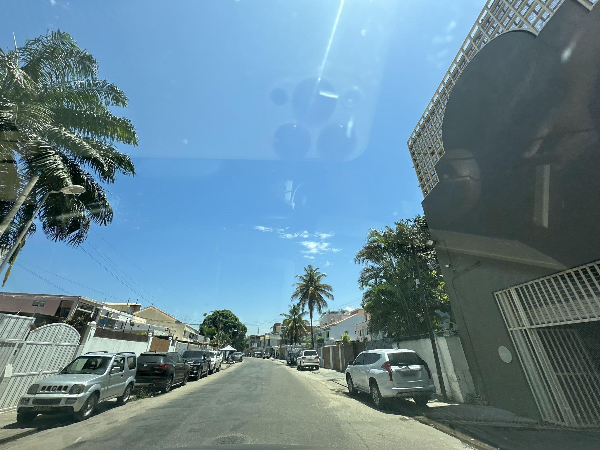 Street view near Hotel Continental Horizonte, Luanda — © viatorsuperum (CC BY-SA · Mapillary)