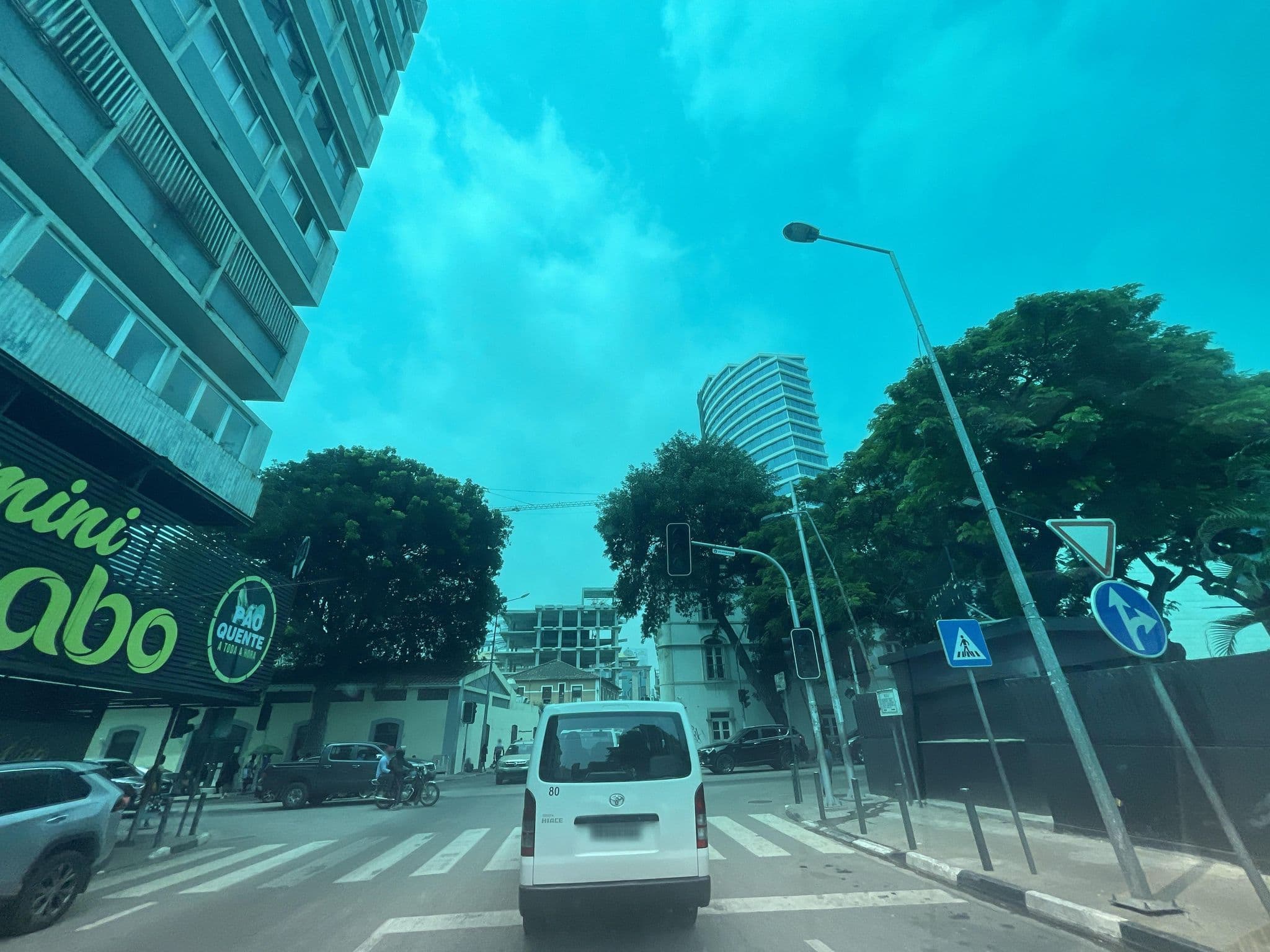 Street view near AC Hotel, Ingombota — © Manolo23 (CC BY-SA · Mapillary)