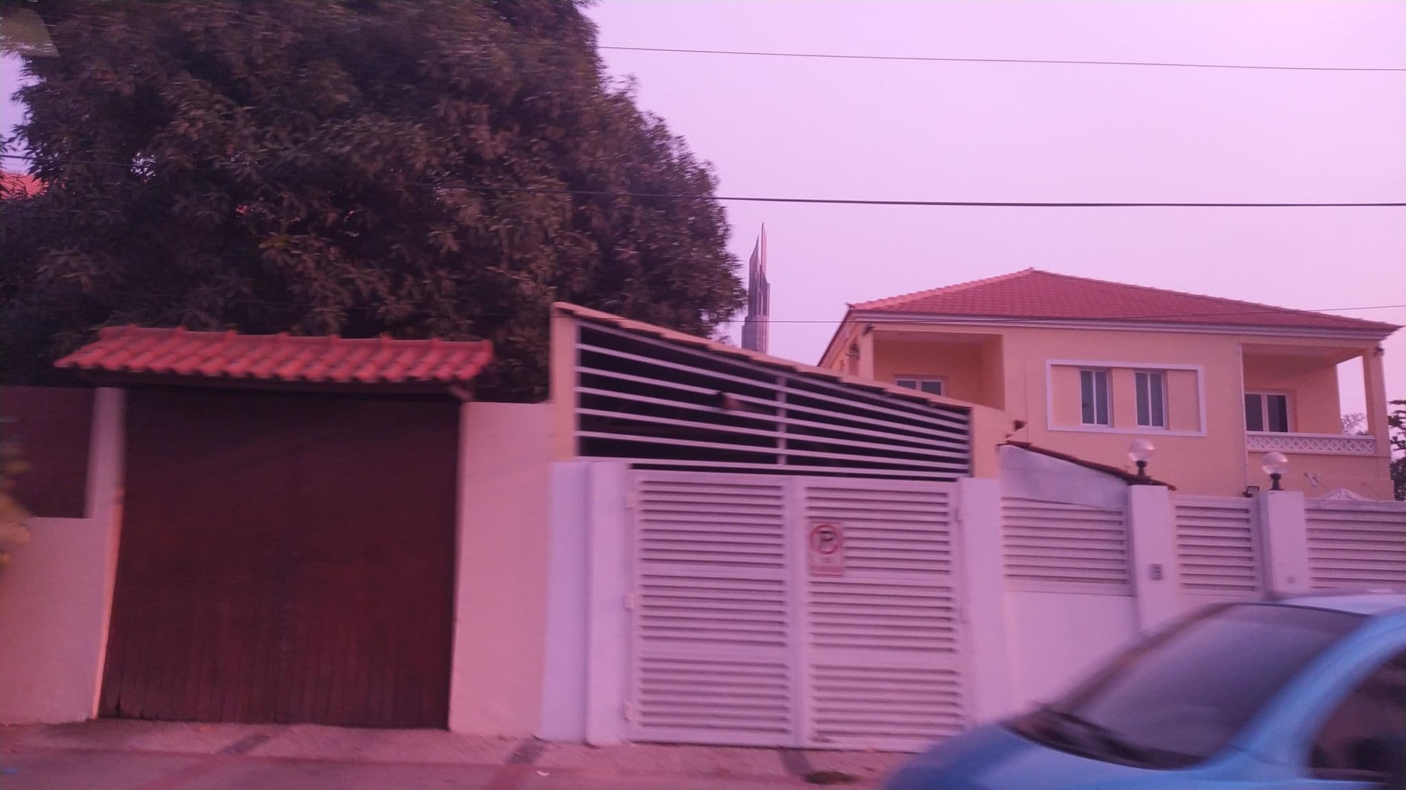 Street view near Kululwa House, Ingombota — © viatorsuperum (CC BY-SA · Mapillary)