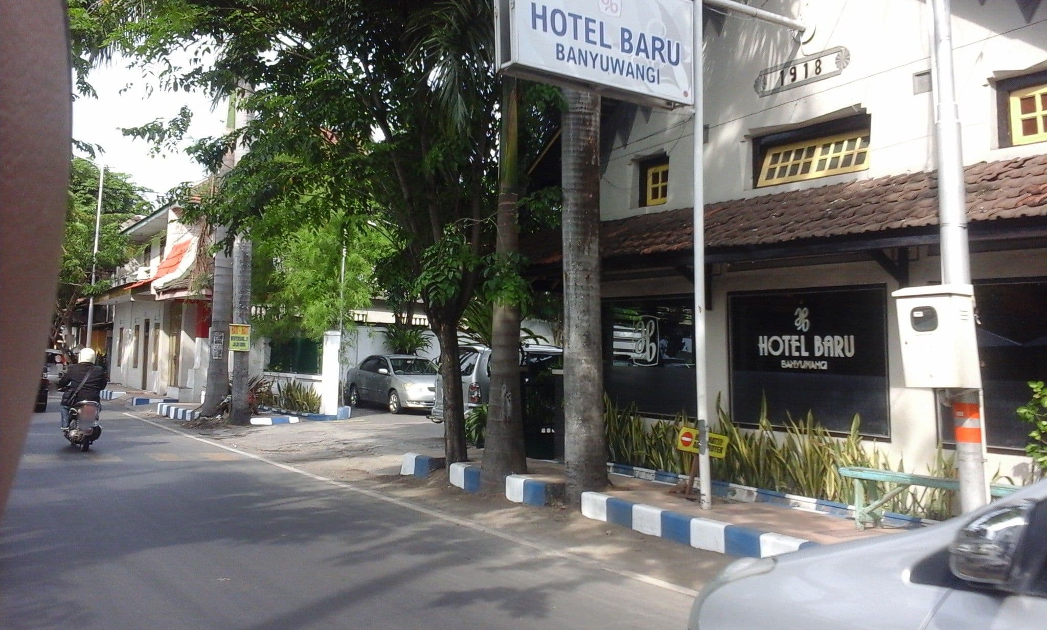 Street view near Hotel Baru, Banyuwangi — © arizalkawamuna (CC BY-SA · Mapillary)