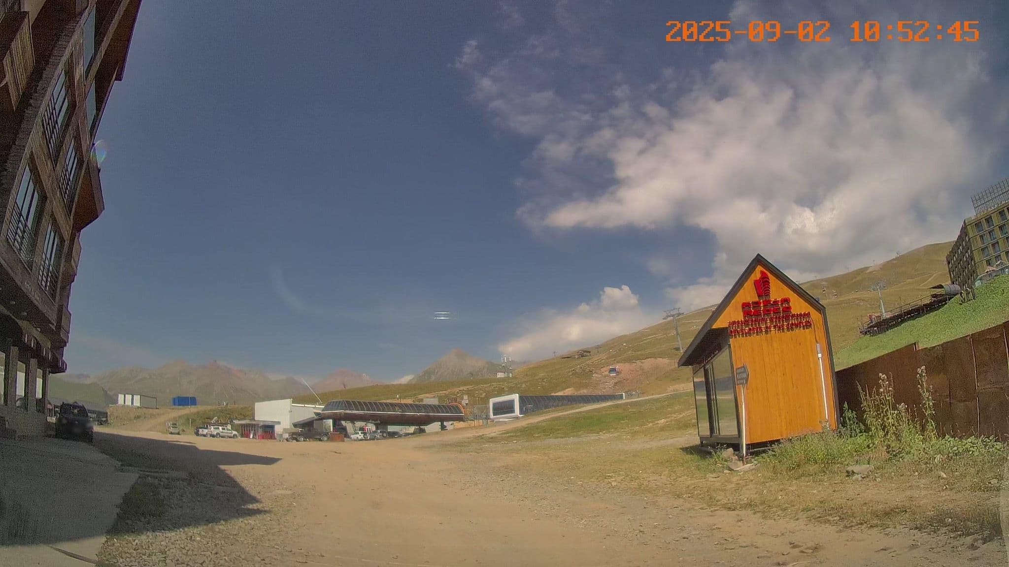 Street view near Apartments in NEW GUDAURI NG (block 1), Gudauri — © bdgwl (CC BY-SA · Mapillary)