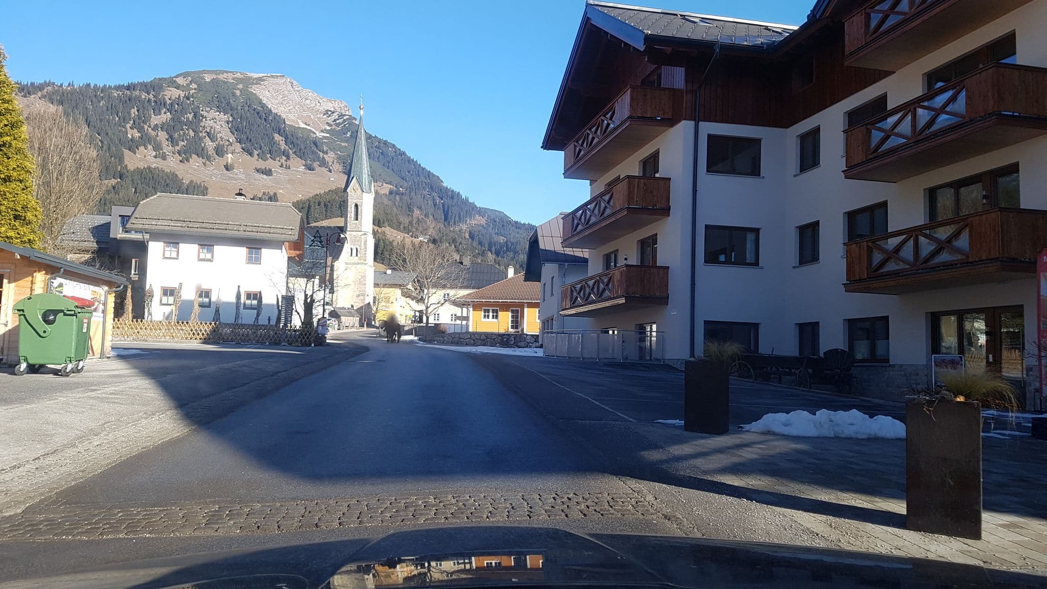 Street view near Hotel Dachsteinresort, Gosau — © schermy_at (CC BY-SA · Mapillary)