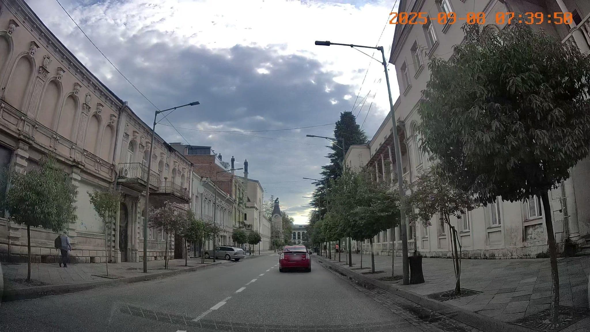 Street view near Gallery inn გალერეა ინნ, Kutaisi — © bdgwl (CC BY-SA · Mapillary)