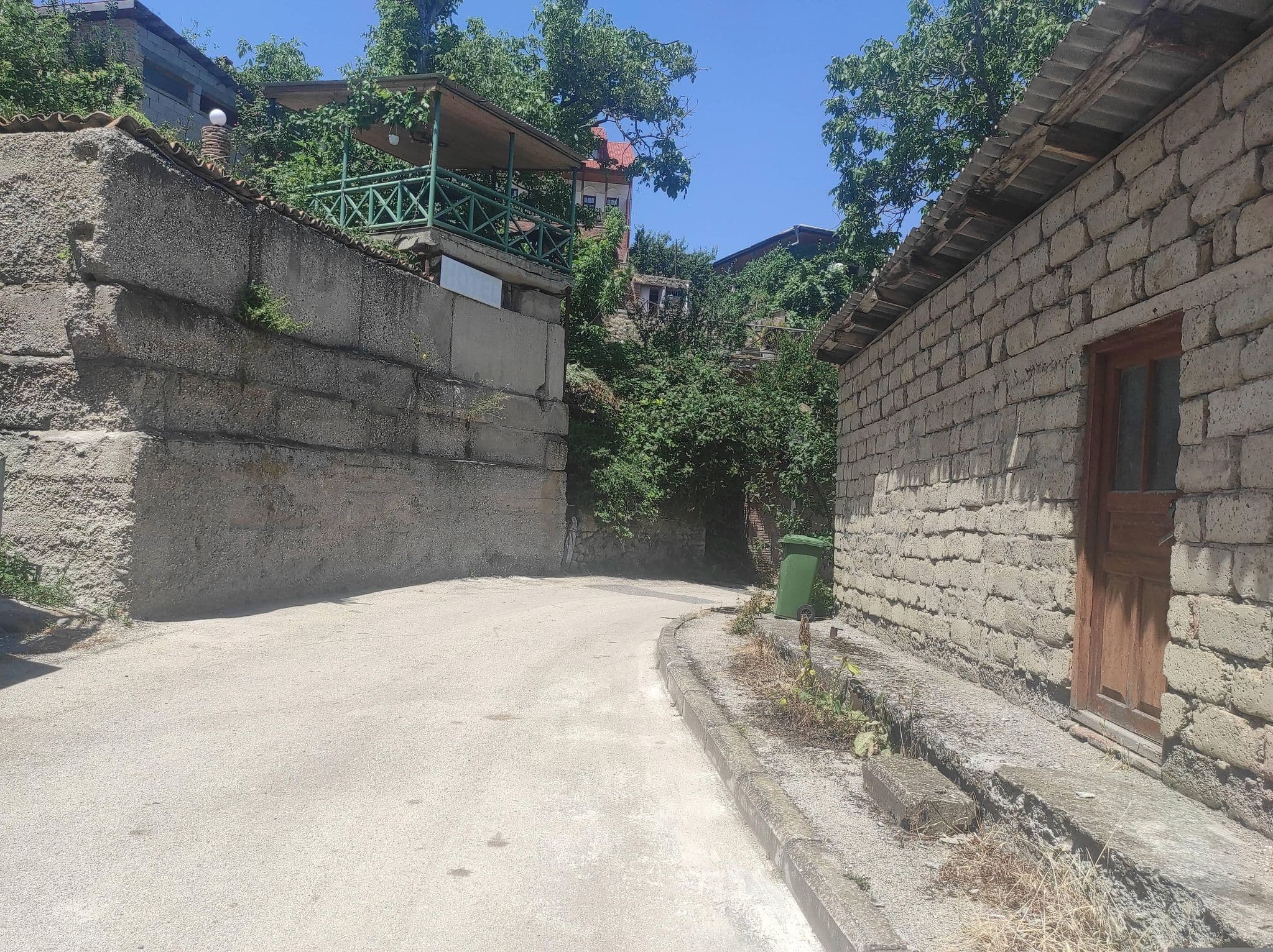 Street view near sighnaghi house, Sighnaghi — © David_Osipov (CC BY-SA · Mapillary)