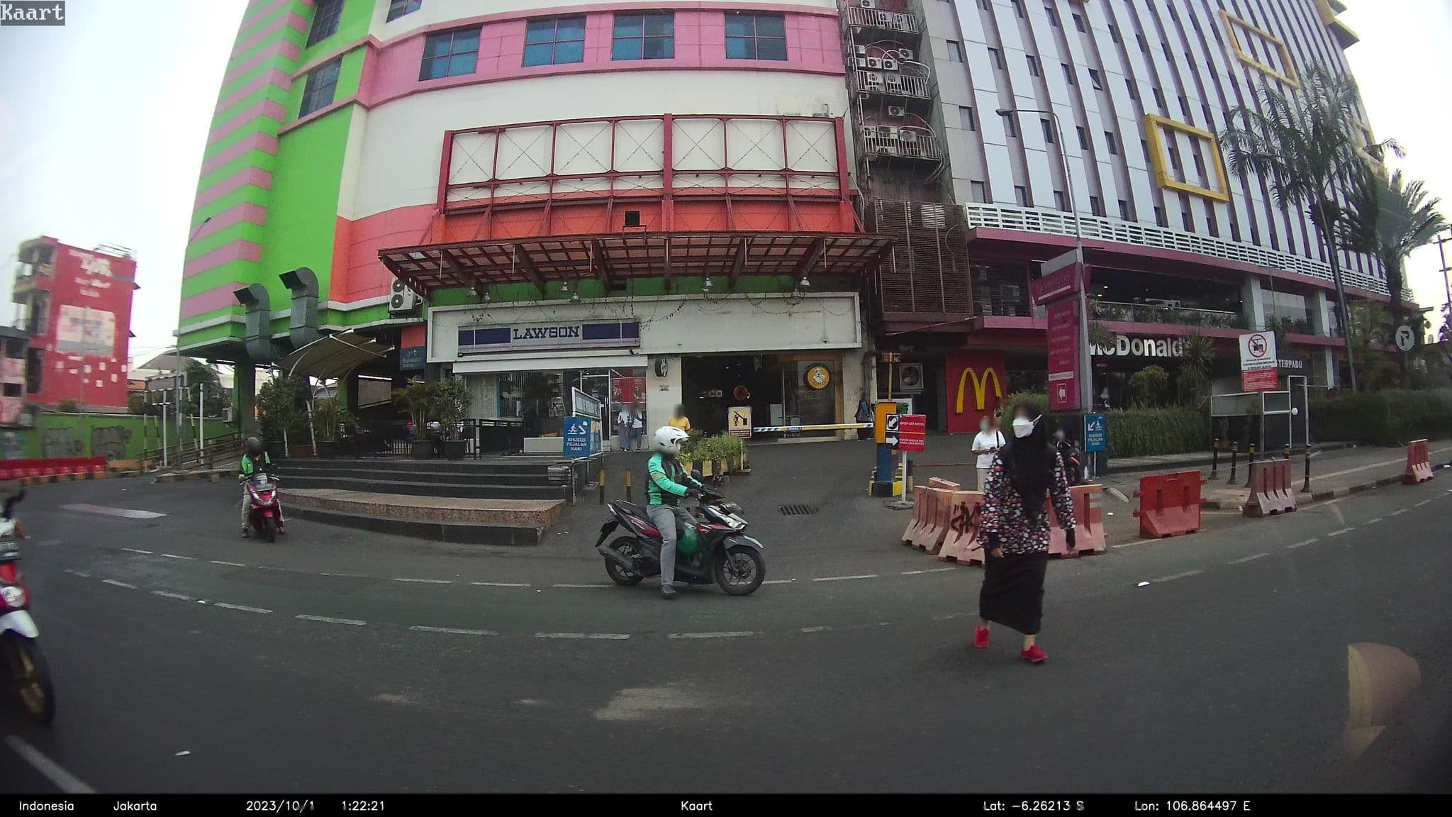 Street view near Fave Hotel PGC Cililitan, Jakarta — © kaart_2 (CC BY-SA · Mapillary)