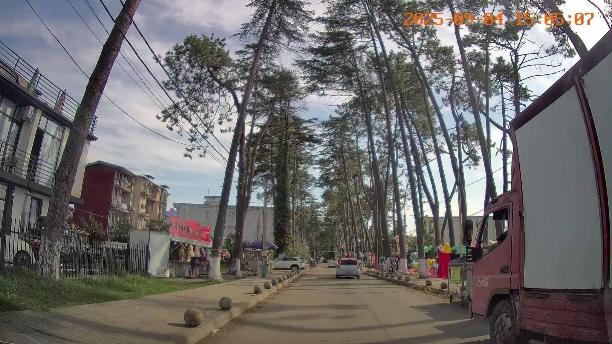 Street view near Blue Horizon Apartments, Ureki — © bdgwl (CC BY-SA · Mapillary)