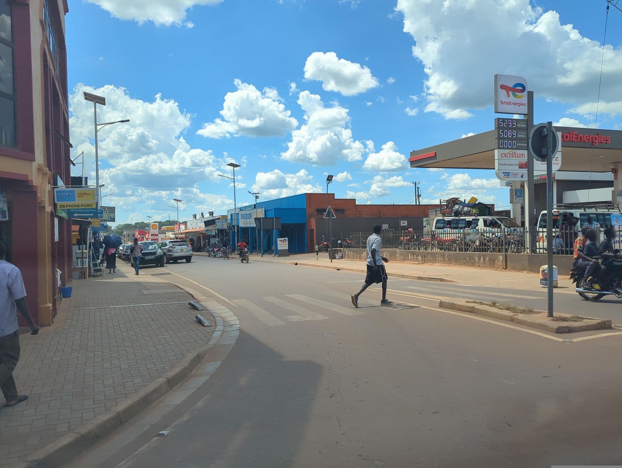 Street view near Heldan Inn, Gulu — © jfrek (CC BY-SA · Mapillary)