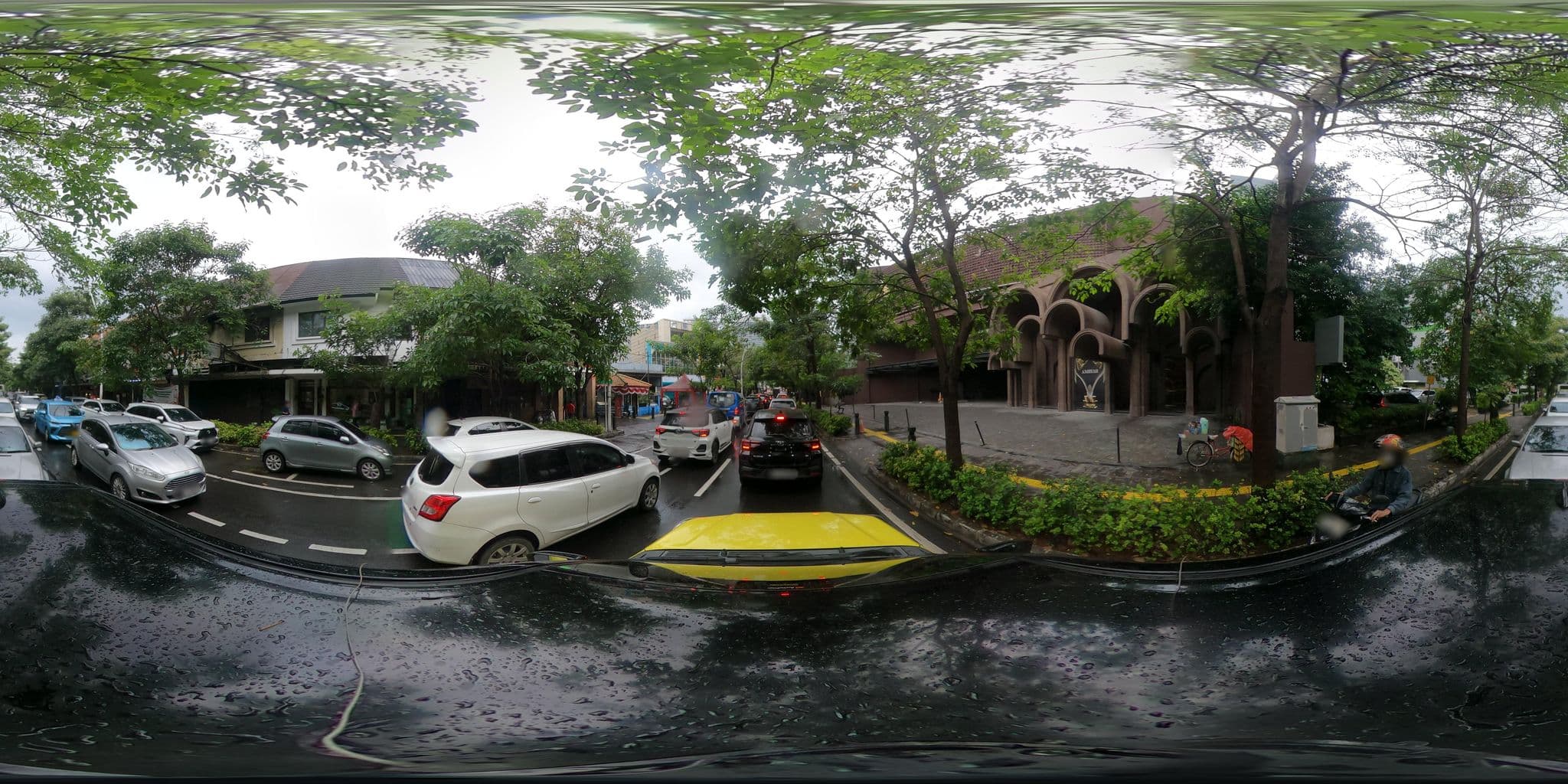 Street view near Whiz, Jakarta — © Kaart---360 (CC BY-SA · Mapillary)