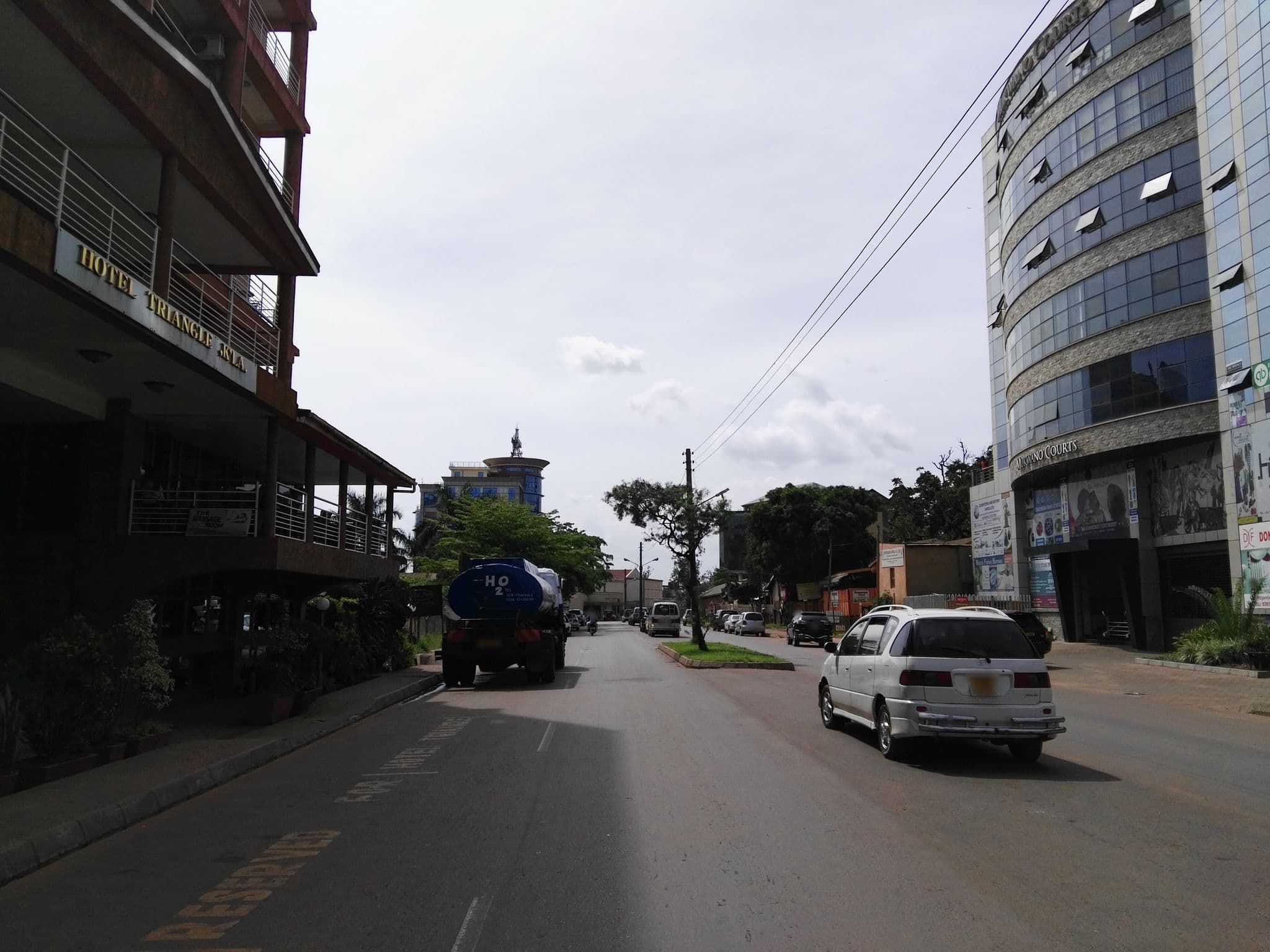 Street view near Hotel Triangle kampala uganda, Kampala — © jfrek (CC BY-SA · Mapillary)