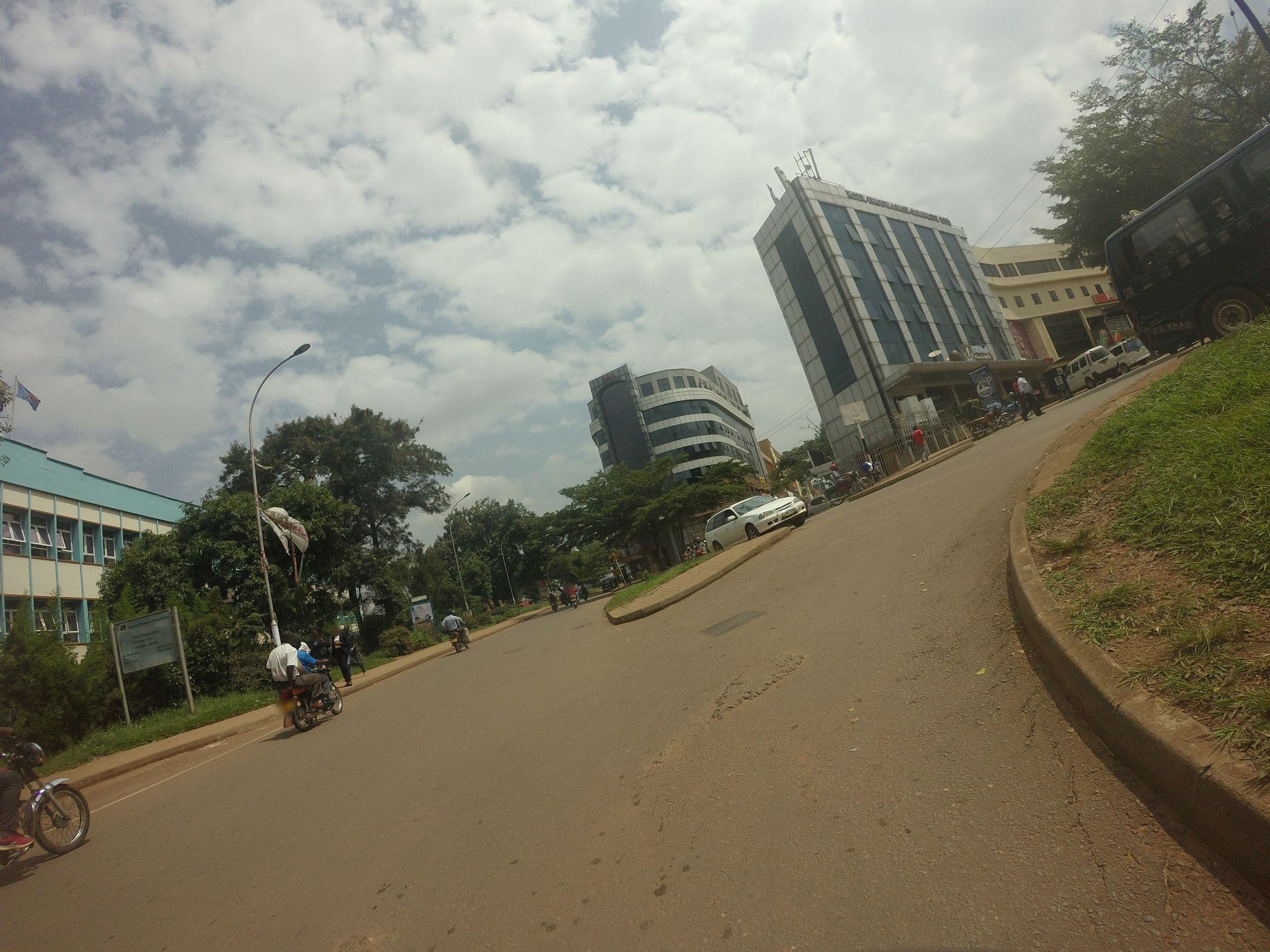 Street view near The Trotters Back Packers, Kampala — © shamillah (CC BY-SA · Mapillary)