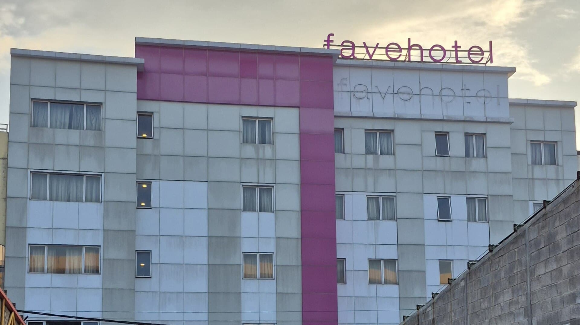 Favehotel Kelapa Gading (via Wikimedia Commons, CC BY-SA 3.0)