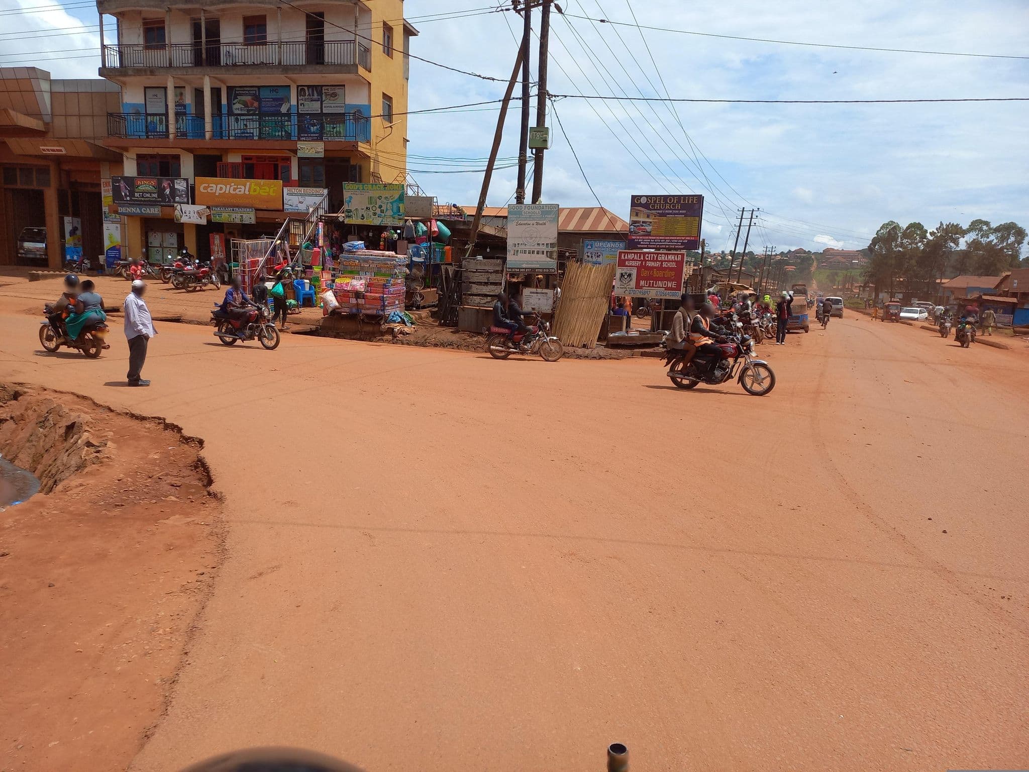 Street view near Backpackers Hostel & Campsite Nateete, Kyengera — © Mukunyaarthur (CC BY-SA · Mapillary)