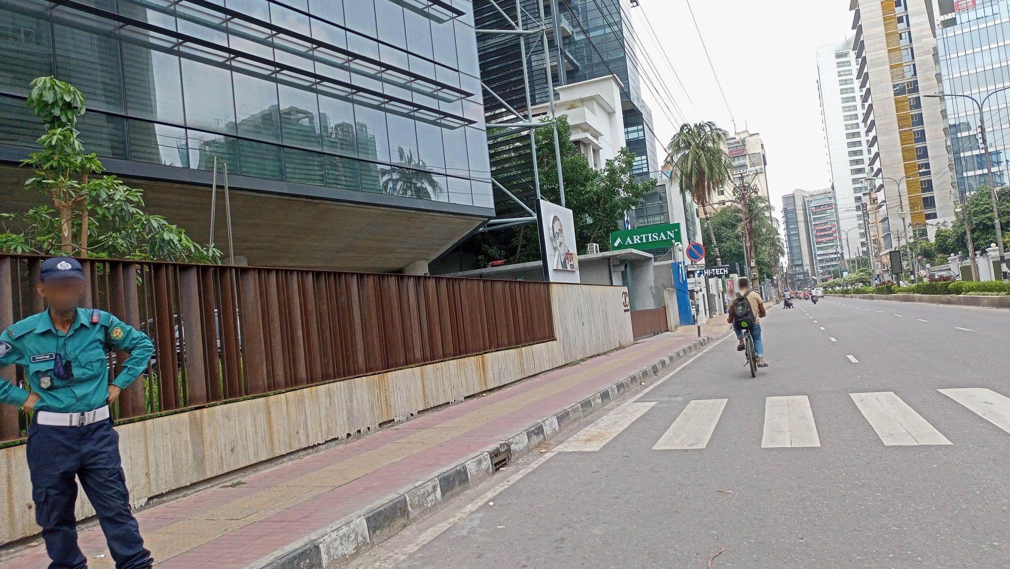 Street view near The Residence by Gulshan Club Limited, Kafrul — © tayefbarikoi (CC BY-SA · Mapillary)