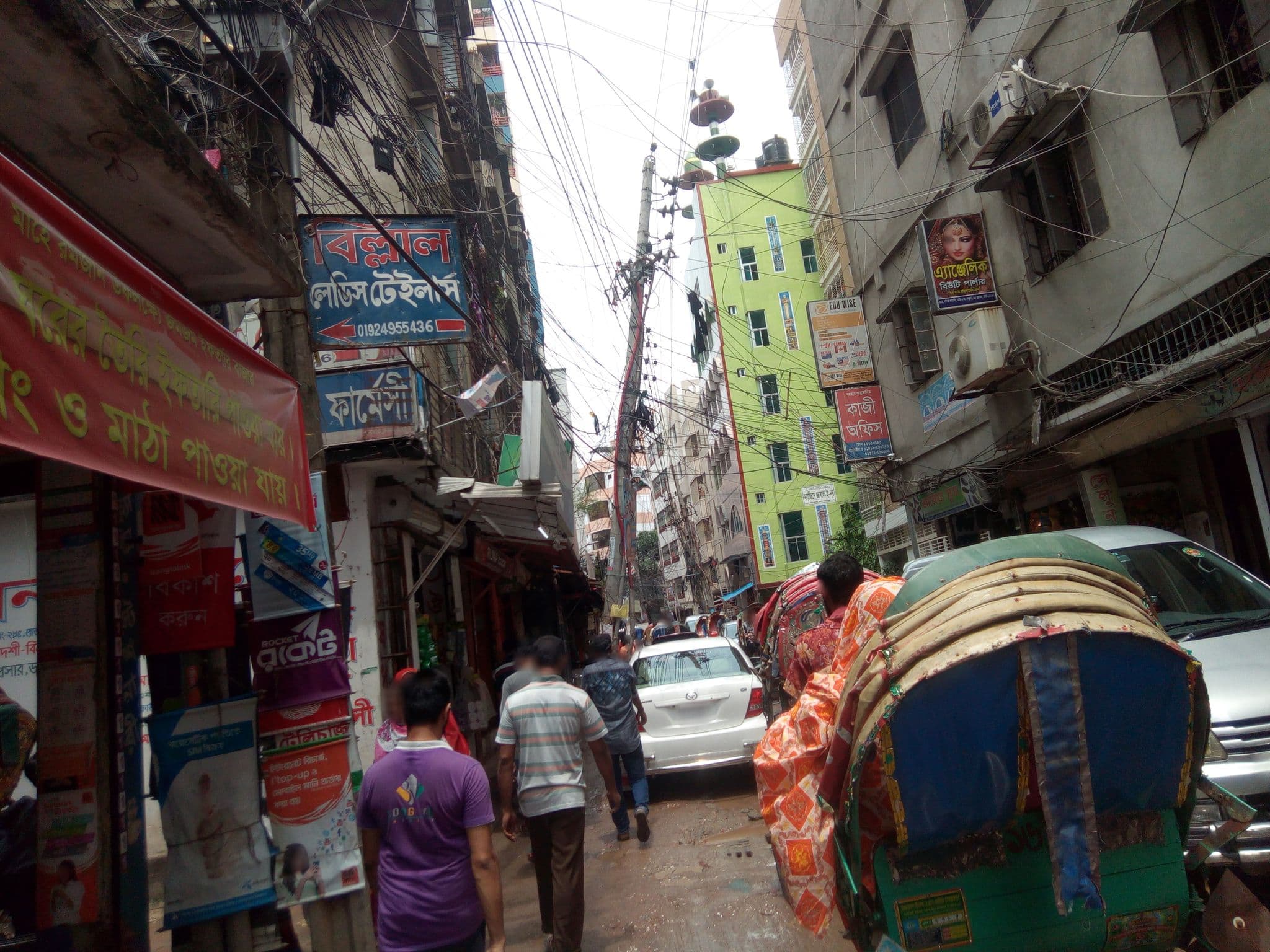 Street view near Neer Female Hostel, Dhanmondi — © mapdhaka (CC BY-SA · Mapillary)