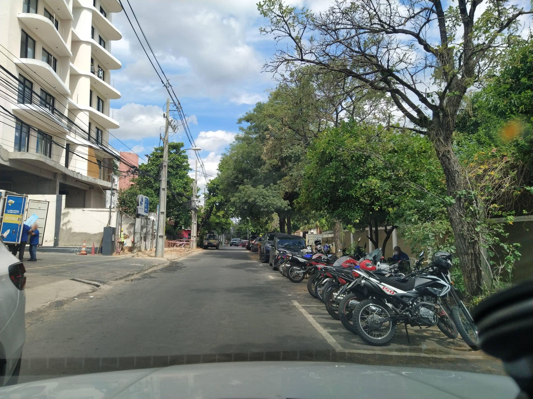 Street view near Well Residences - By AVA Rentals, Lambaré — © jjorrge (CC BY-SA · Mapillary)