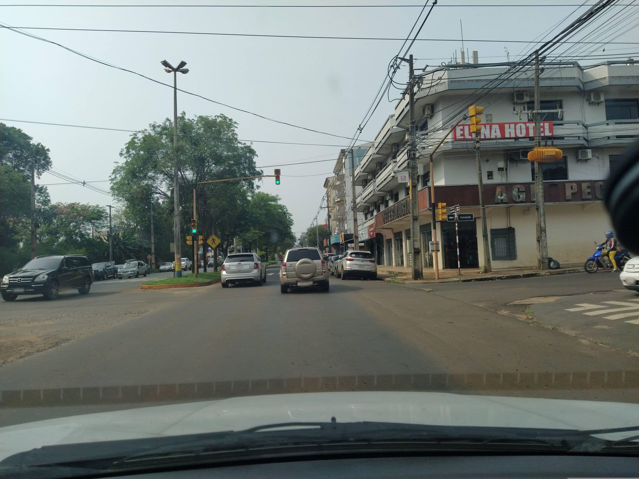 Street view near Elena Apart Hotel, Encarnación — © jjorrge (CC BY-SA · Mapillary)