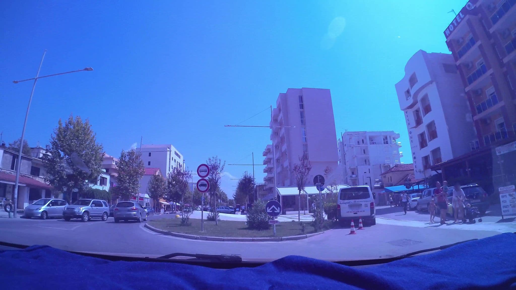 Street view near Vila One Beach Hotel, Durres, Rrashbull — © kaart_3 (CC BY-SA · Mapillary)