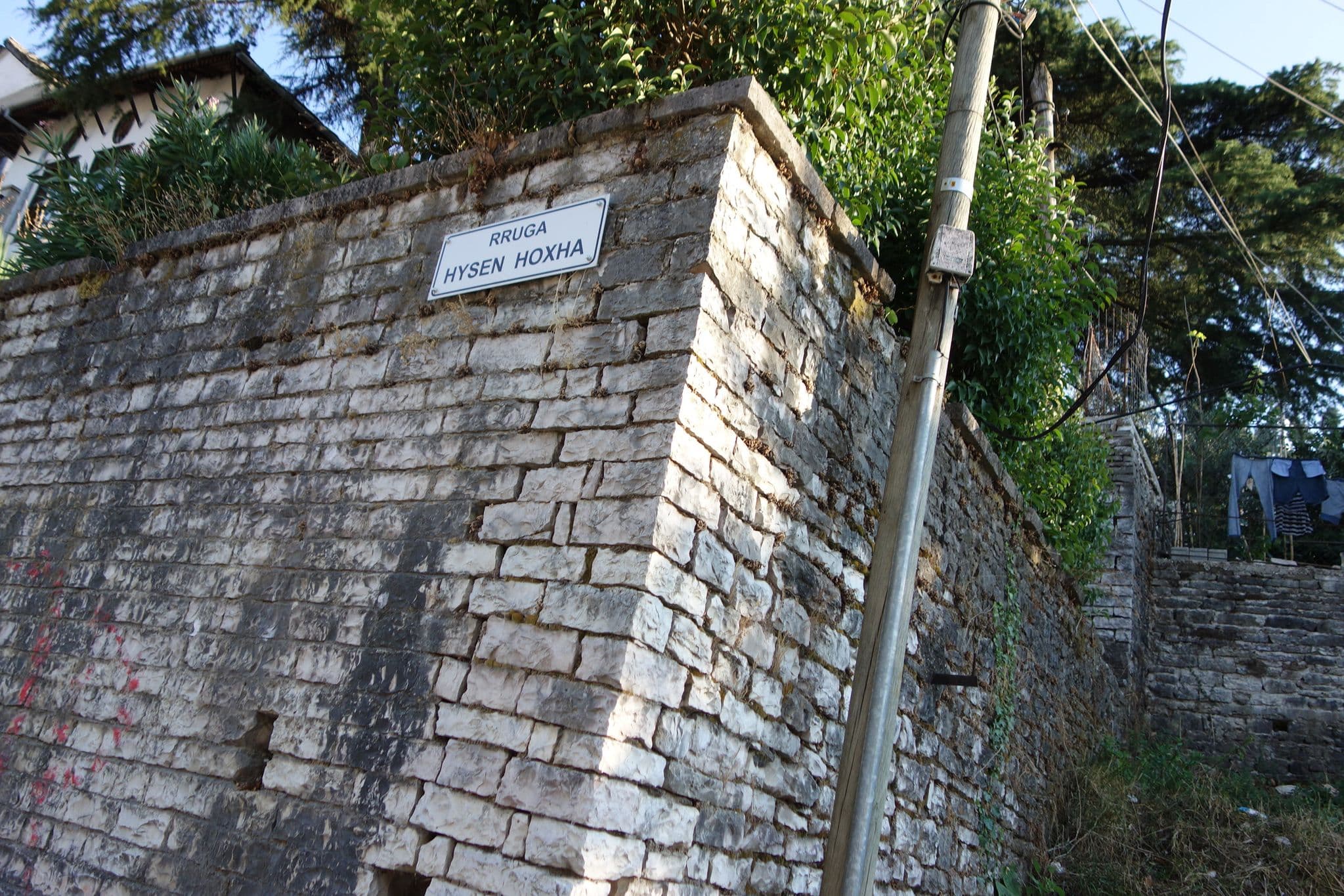 Street view near Boutique Hotel Praga, Gjirokastër — © malenki (CC BY-SA · Mapillary)