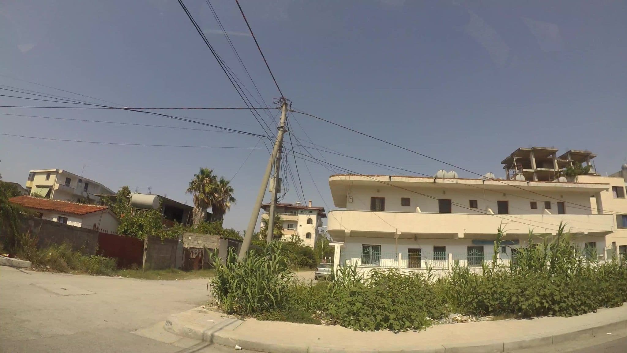 Street view near Serenade beach, Durrës — © kaart_3 (CC BY-SA · Mapillary)