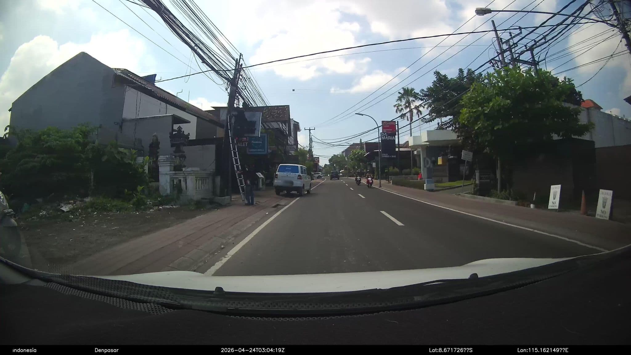 Street view near Swiss-Belhotel Petitenget, Legian — © Kaart---FRONT (CC BY-SA · Mapillary)