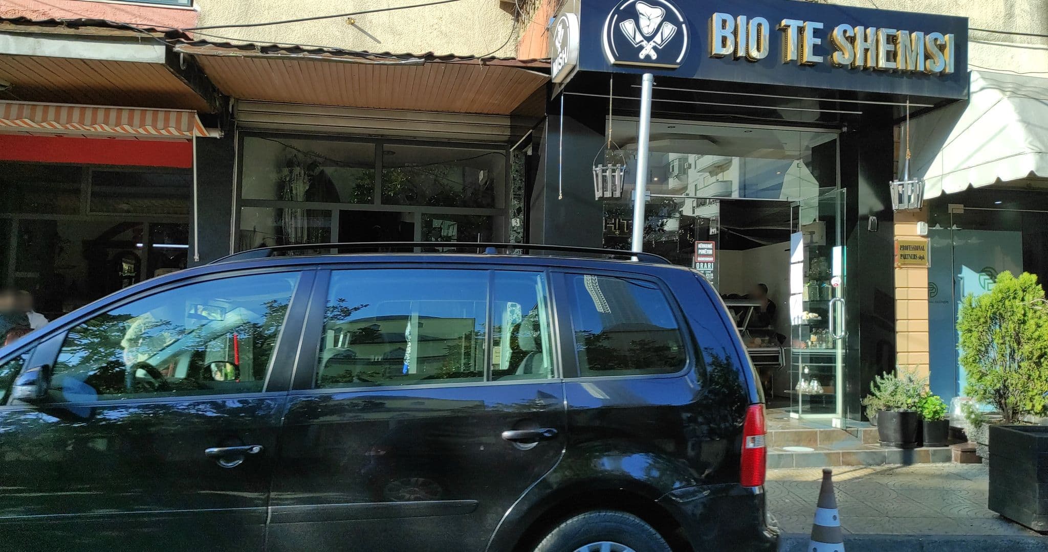 Street view near Apartmen Vila Kazazi, Shkodër — © denisju_osm (CC BY-SA · Mapillary)