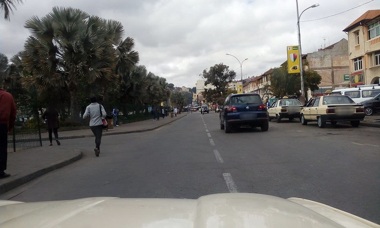 Street view near Hotel de L'Avenue - Tana City Centre, Antananarivo — © eric_s (CC BY-SA · Mapillary)