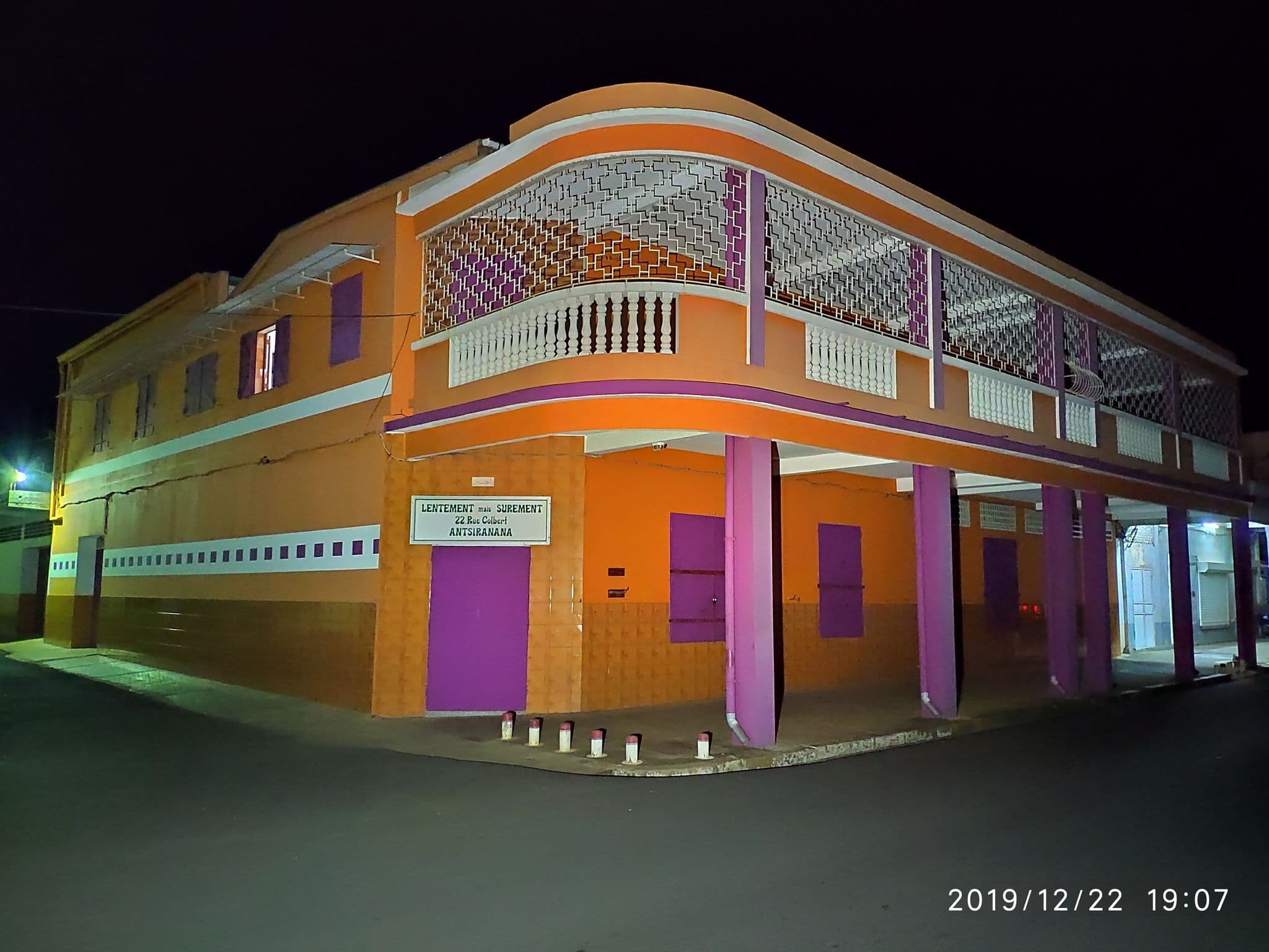 Street view near Hotel Naka, Antsiranana — © km2bp (CC BY-SA · Mapillary)