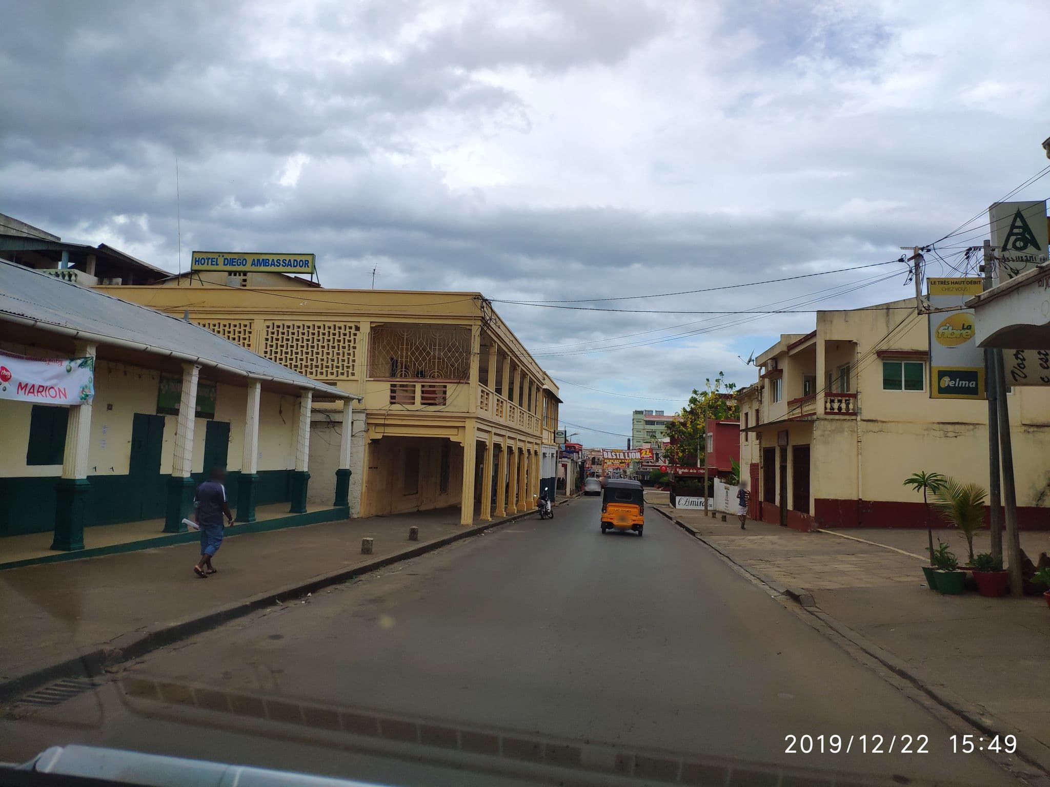 Street view near LOTUS HOTEL, Antsiranana — © km2bp (CC BY-SA · Mapillary)