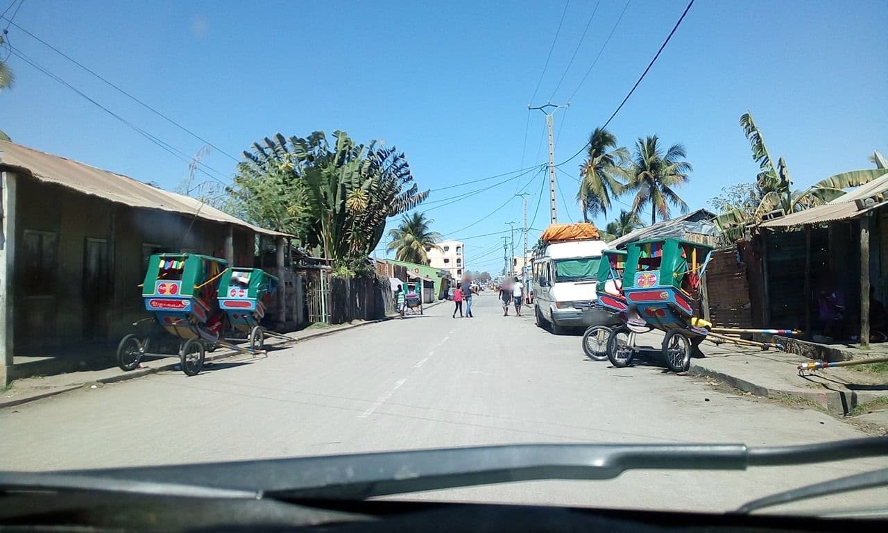 Street view near Rafanomezantsoa Tsiverihasy Chantoné Sandarana, Mahajanga — © eric_s (CC BY-SA · Mapillary)