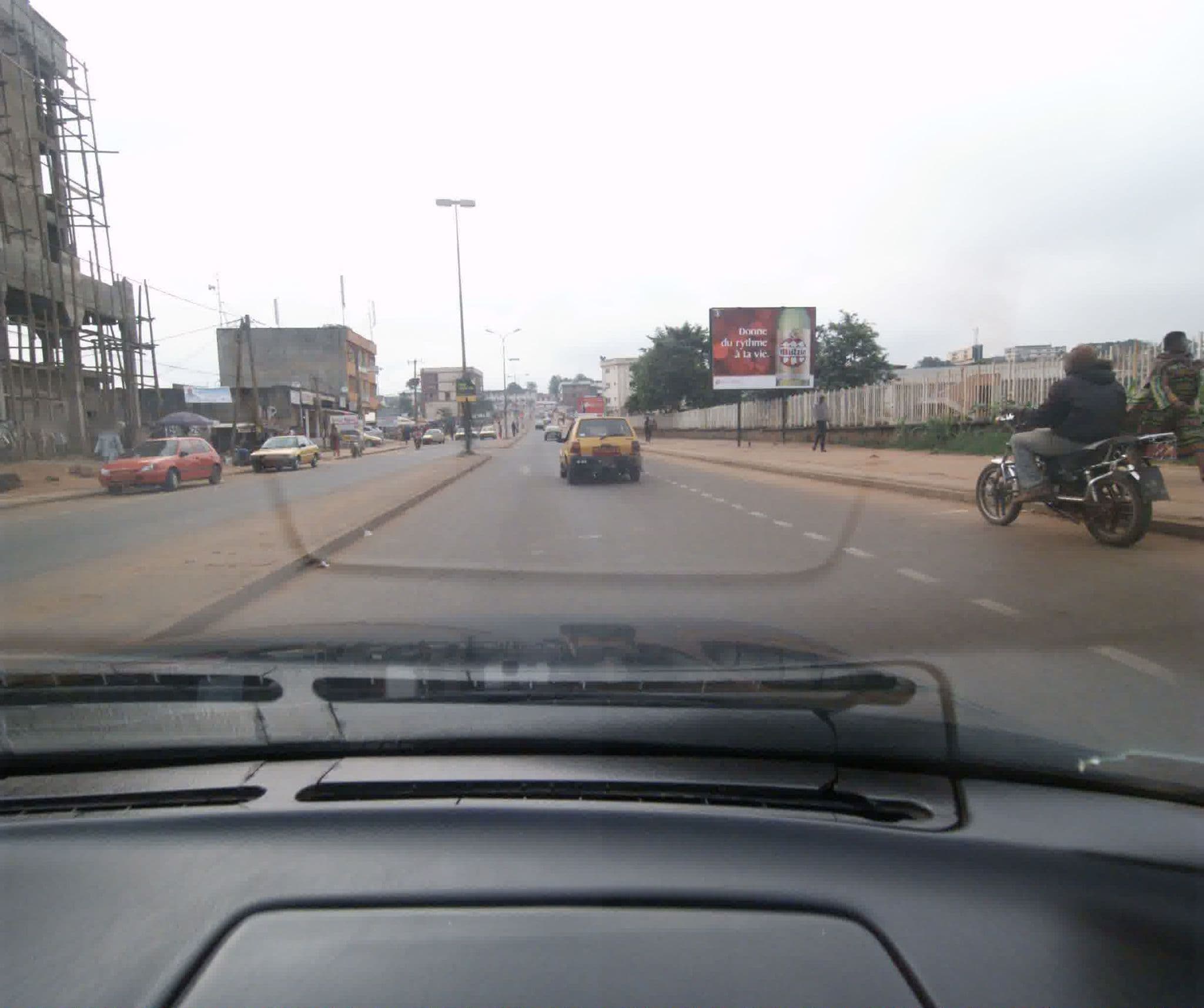 Street view near New Heaven Hotel, Yaoundé — © sogefi (CC BY-SA · Mapillary)
