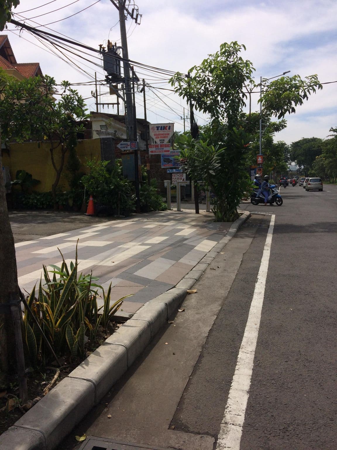 Street view near Rock Hotel, Surabaya — © maphunter_id (CC BY-SA · Mapillary)