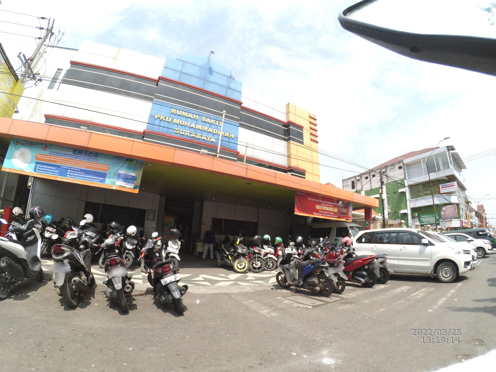 Street view near Hotel Grand Kalimas, Surabaya