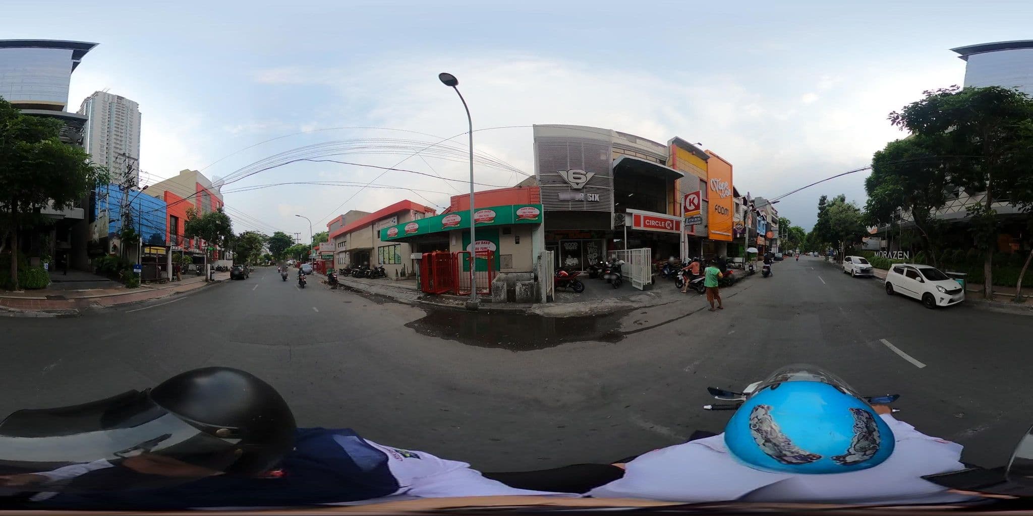Street view near Sparking Bacpacker Hotel, Surabaya