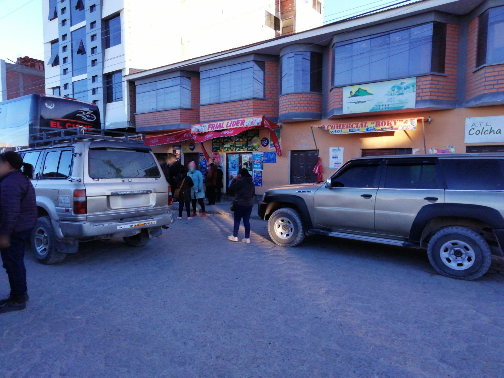 Street view near HOTEL QAMAÑA SOTO´S, Uyuni — © rodolfovar (CC BY-SA · Mapillary)