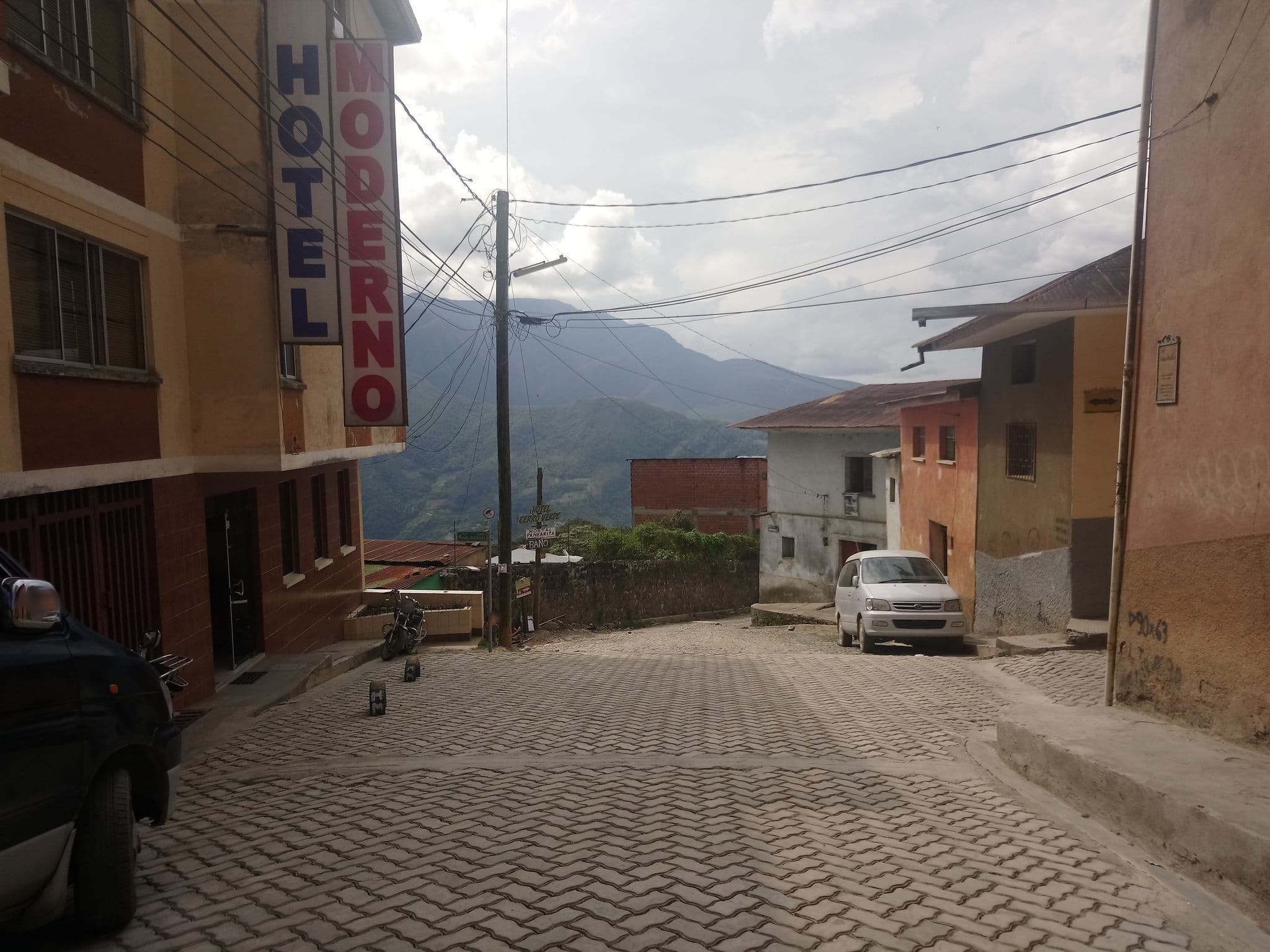 Street view near Hotel Moderno, Coroico — © caleidoscopic (CC BY-SA · Mapillary)