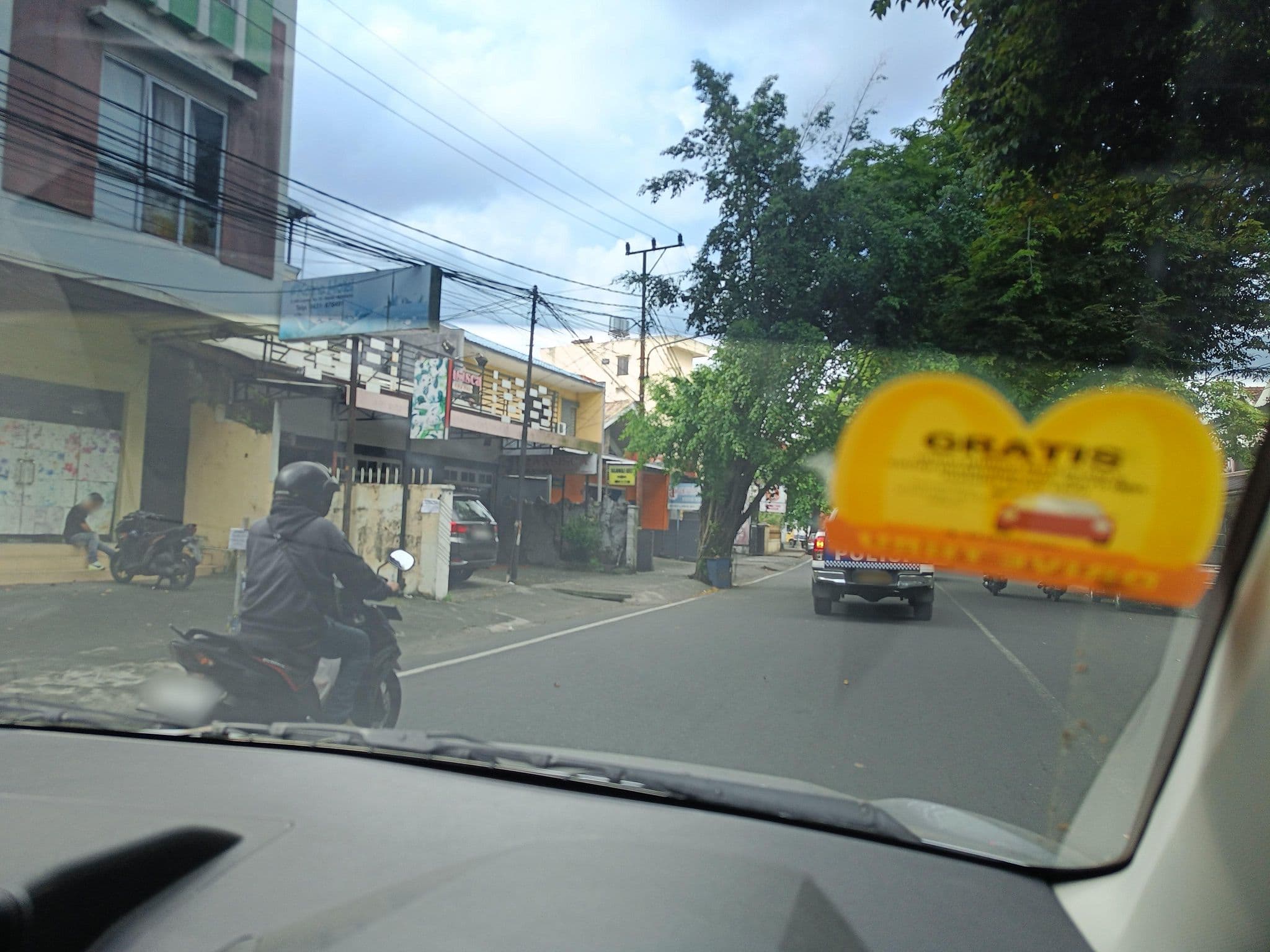 Street view near Istanaku Guesthouse, Manado